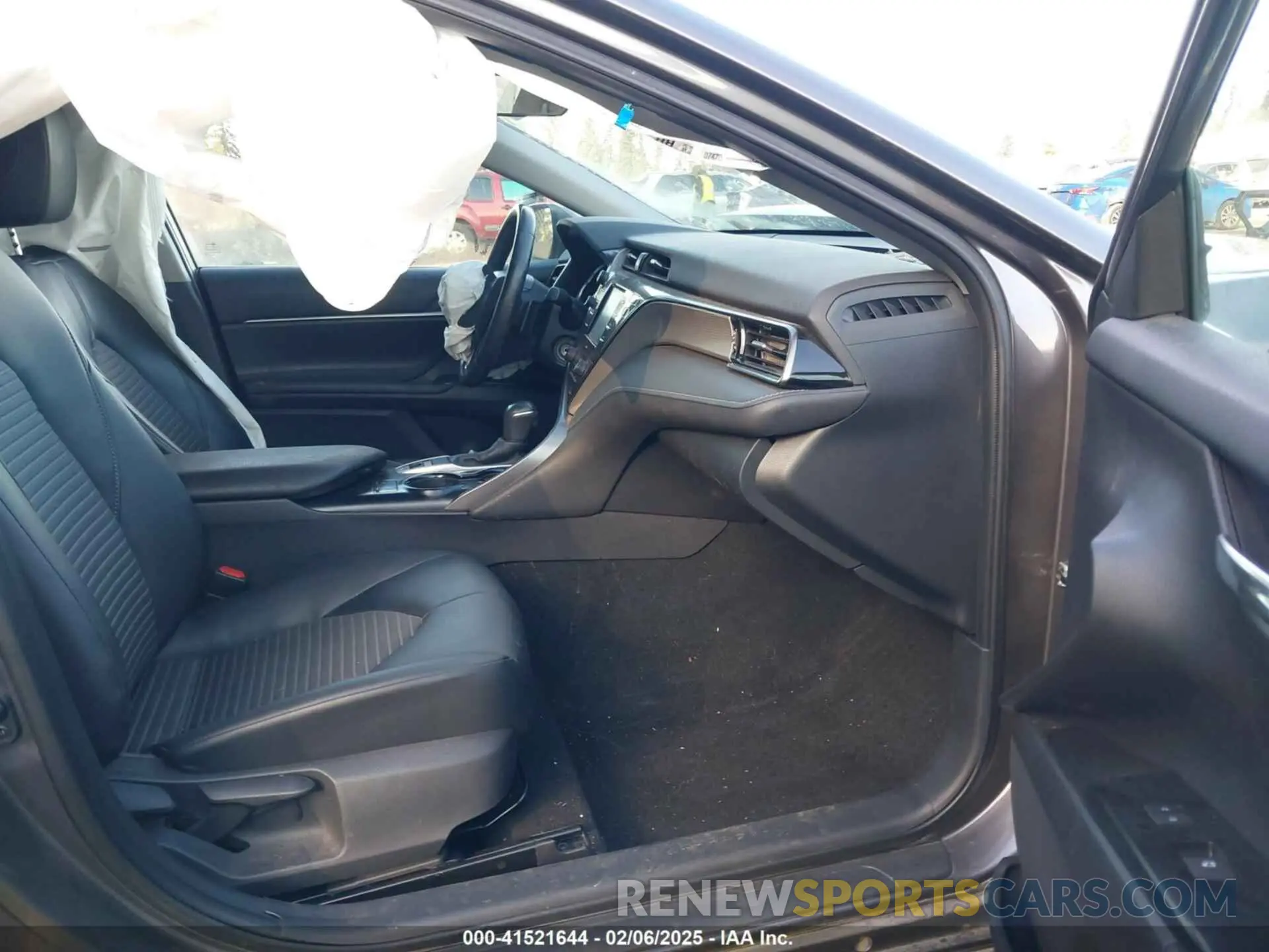 5 fotografías del automóvil dañado 4T1G11BK0LU002842 TOYOTA CAMRY 2020
