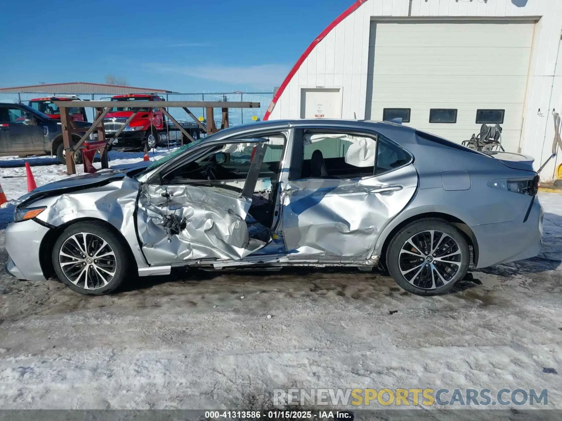 15 fotografías del automóvil dañado 4T1G11BK0LU016837 TOYOTA CAMRY 2020