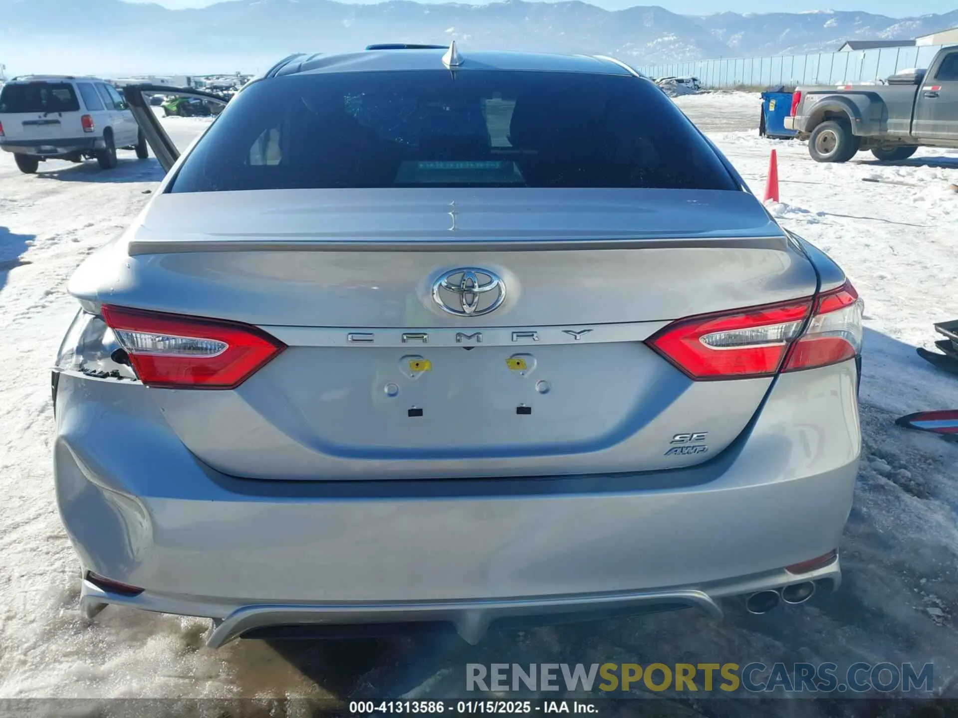 17 fotografías del automóvil dañado 4T1G11BK0LU016837 TOYOTA CAMRY 2020
