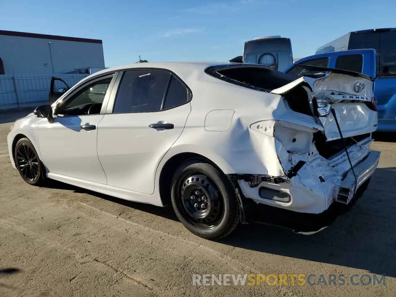 2 fotografías del automóvil dañado 4T1G11BK2LU009565 TOYOTA CAMRY 2020