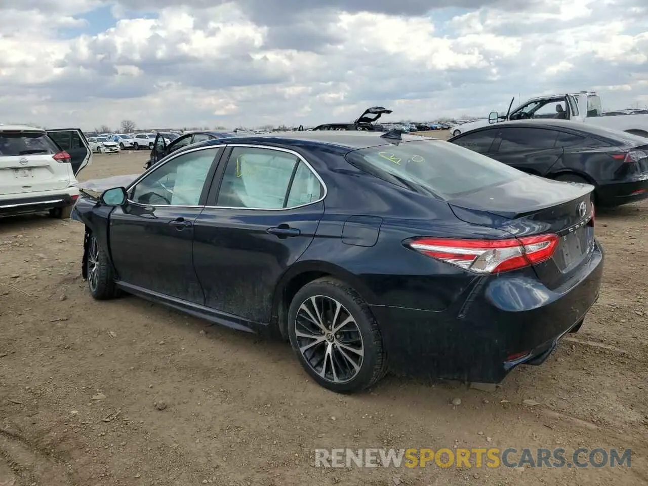 2 fotografías del automóvil dañado 4T1G11BK3LU017299 TOYOTA CAMRY 2020