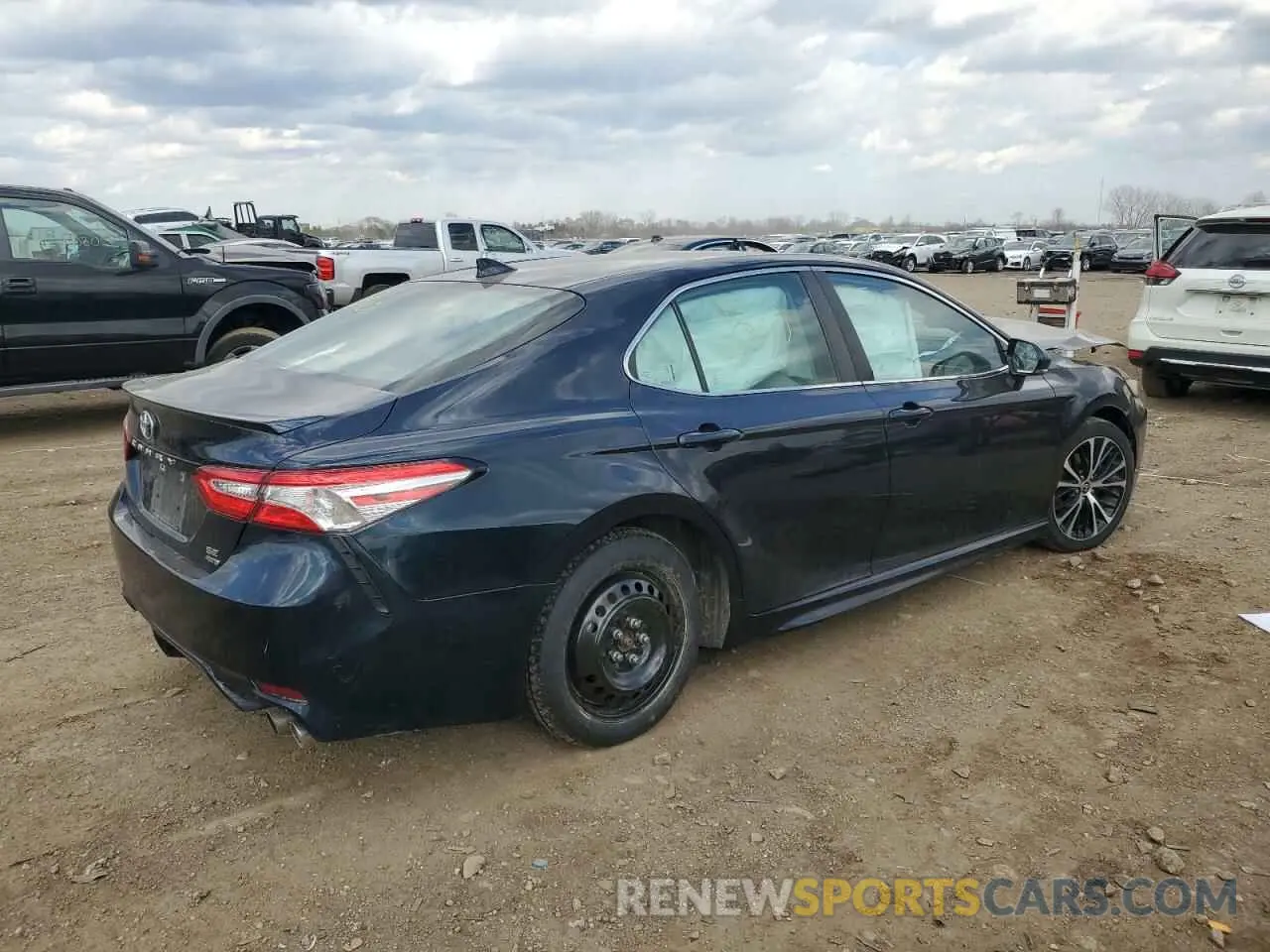 3 fotografías del automóvil dañado 4T1G11BK3LU017299 TOYOTA CAMRY 2020
