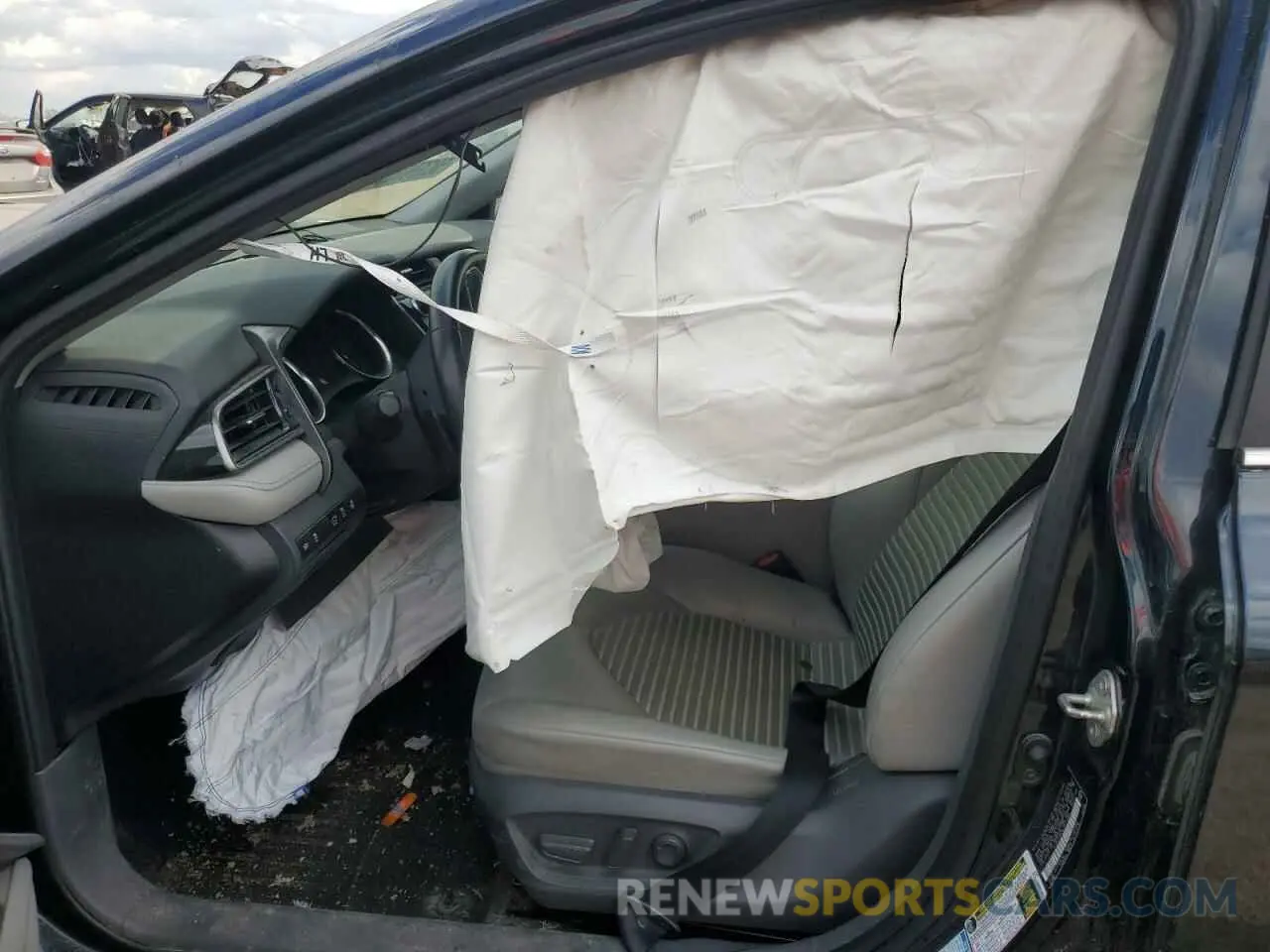 7 fotografías del automóvil dañado 4T1G11BK3LU017299 TOYOTA CAMRY 2020