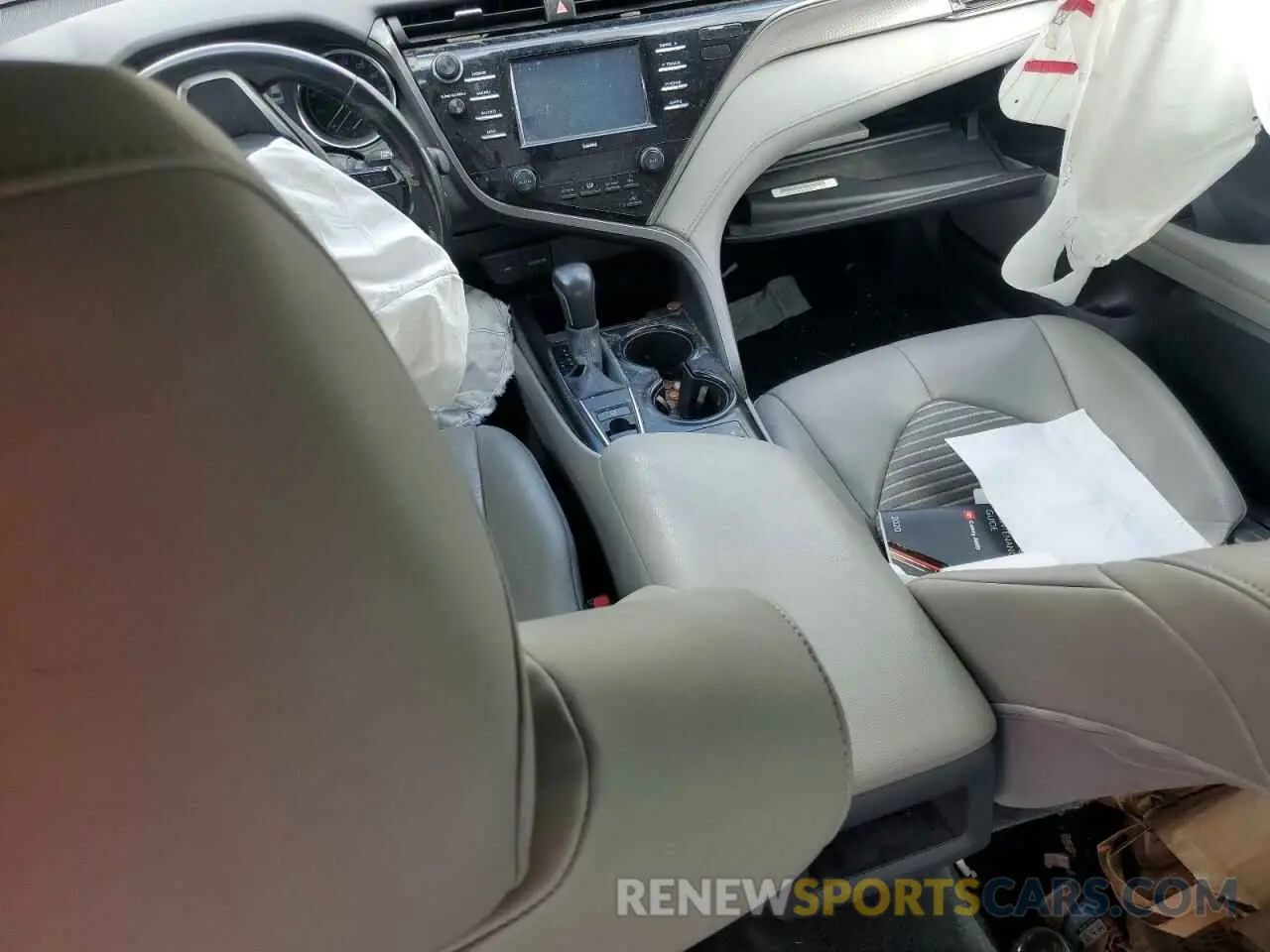8 fotografías del automóvil dañado 4T1G11BK3LU017299 TOYOTA CAMRY 2020