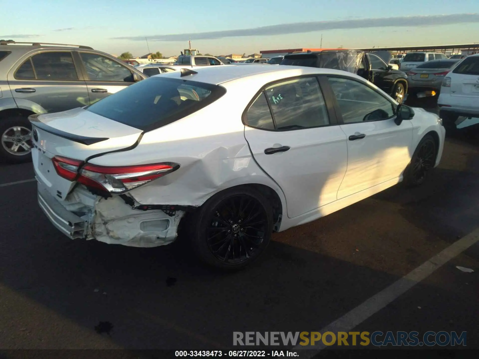 4 fotografías del automóvil dañado 4T1G11BK3LU019408 TOYOTA CAMRY 2020