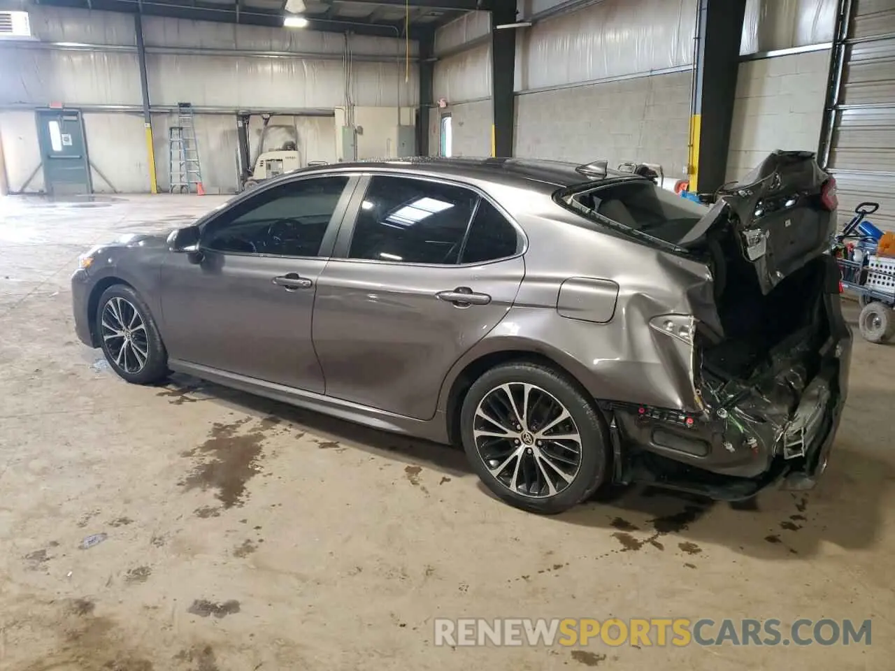 2 fotografías del automóvil dañado 4T1G11BK5LU016669 TOYOTA CAMRY 2020
