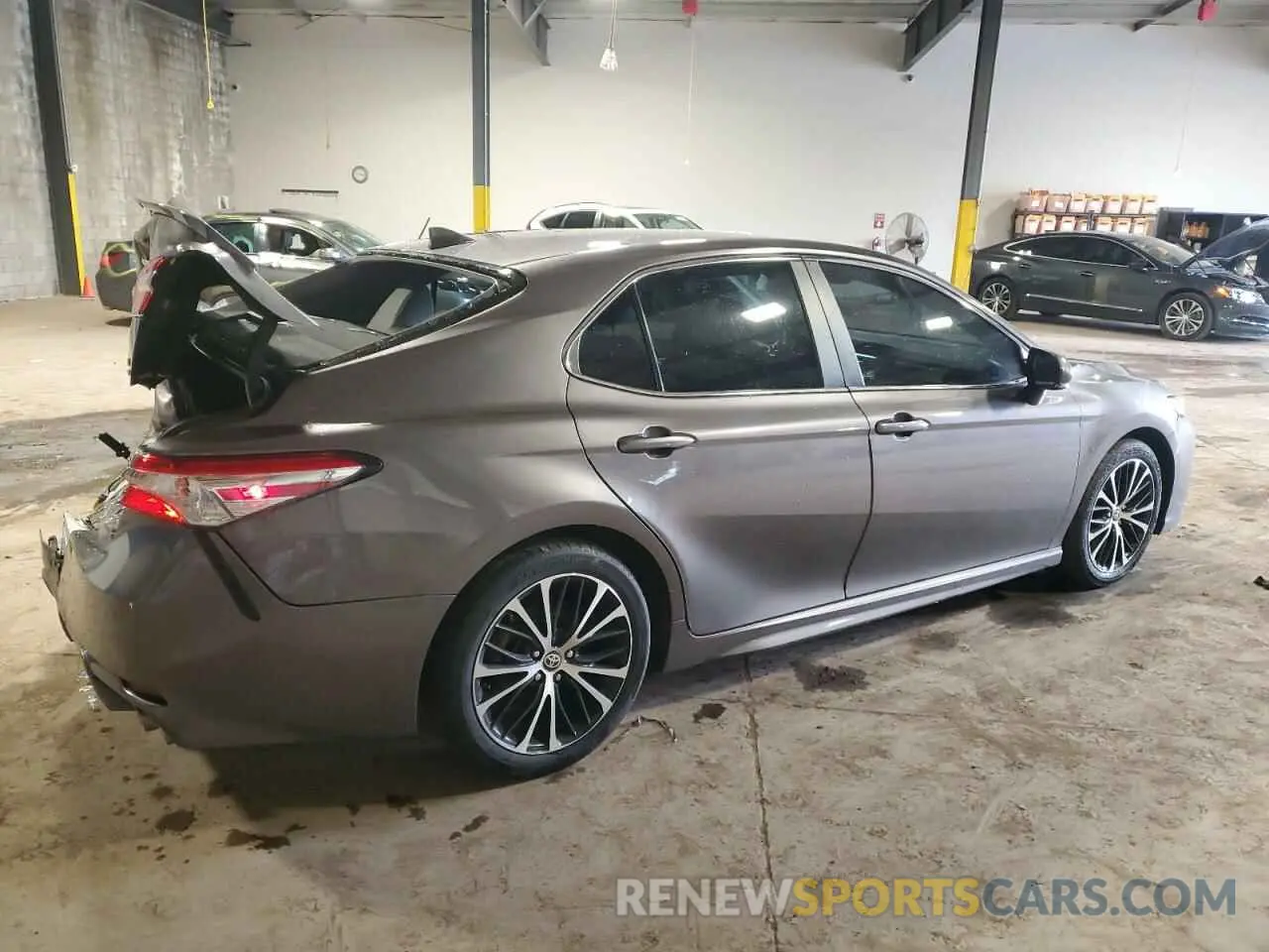3 fotografías del automóvil dañado 4T1G11BK5LU016669 TOYOTA CAMRY 2020