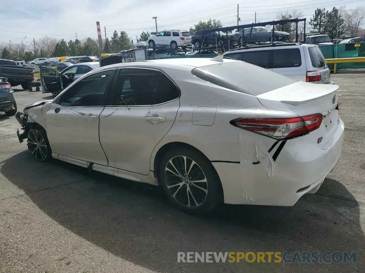 2 fotografías del automóvil dañado 4T1G11BK6LU011867 TOYOTA CAMRY 2020