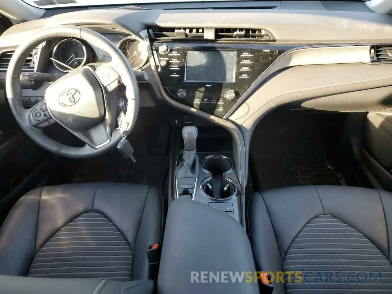 8 fotografías del automóvil dañado 4T1G11BK8LU011885 TOYOTA CAMRY 2020