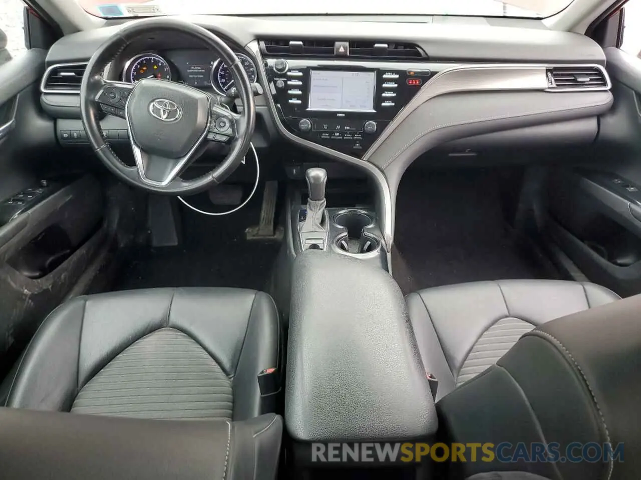 8 fotografías del automóvil dañado 4T1G11BKXLU017431 TOYOTA CAMRY 2020
