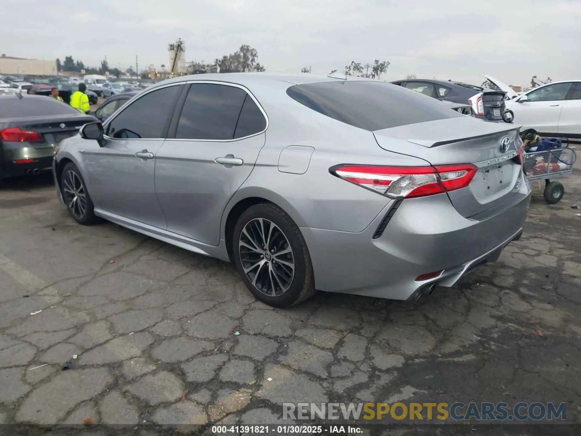 3 fotografías del automóvil dañado 4T1G31AK3LU539295 TOYOTA CAMRY 2020