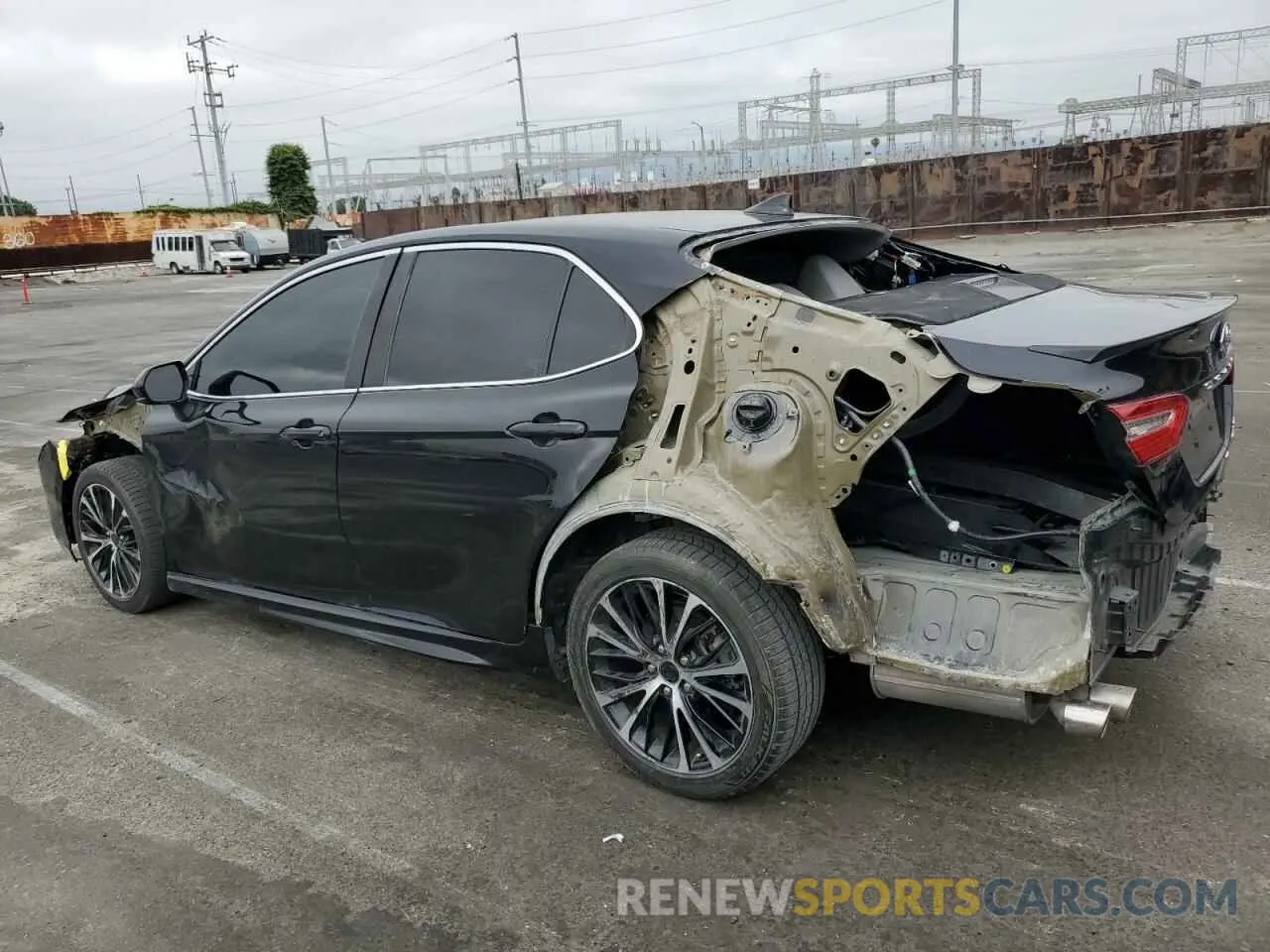 2 fotografías del automóvil dañado 4T1G31AK5LU011354 TOYOTA CAMRY 2020