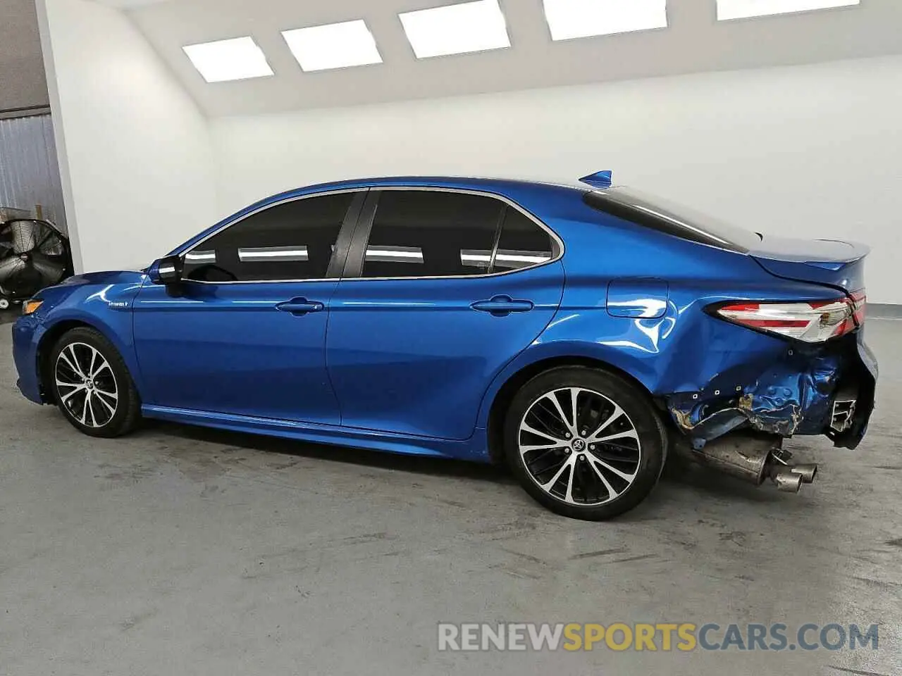 2 fotografías del automóvil dañado 4T1G31AK7LU010433 TOYOTA CAMRY 2020