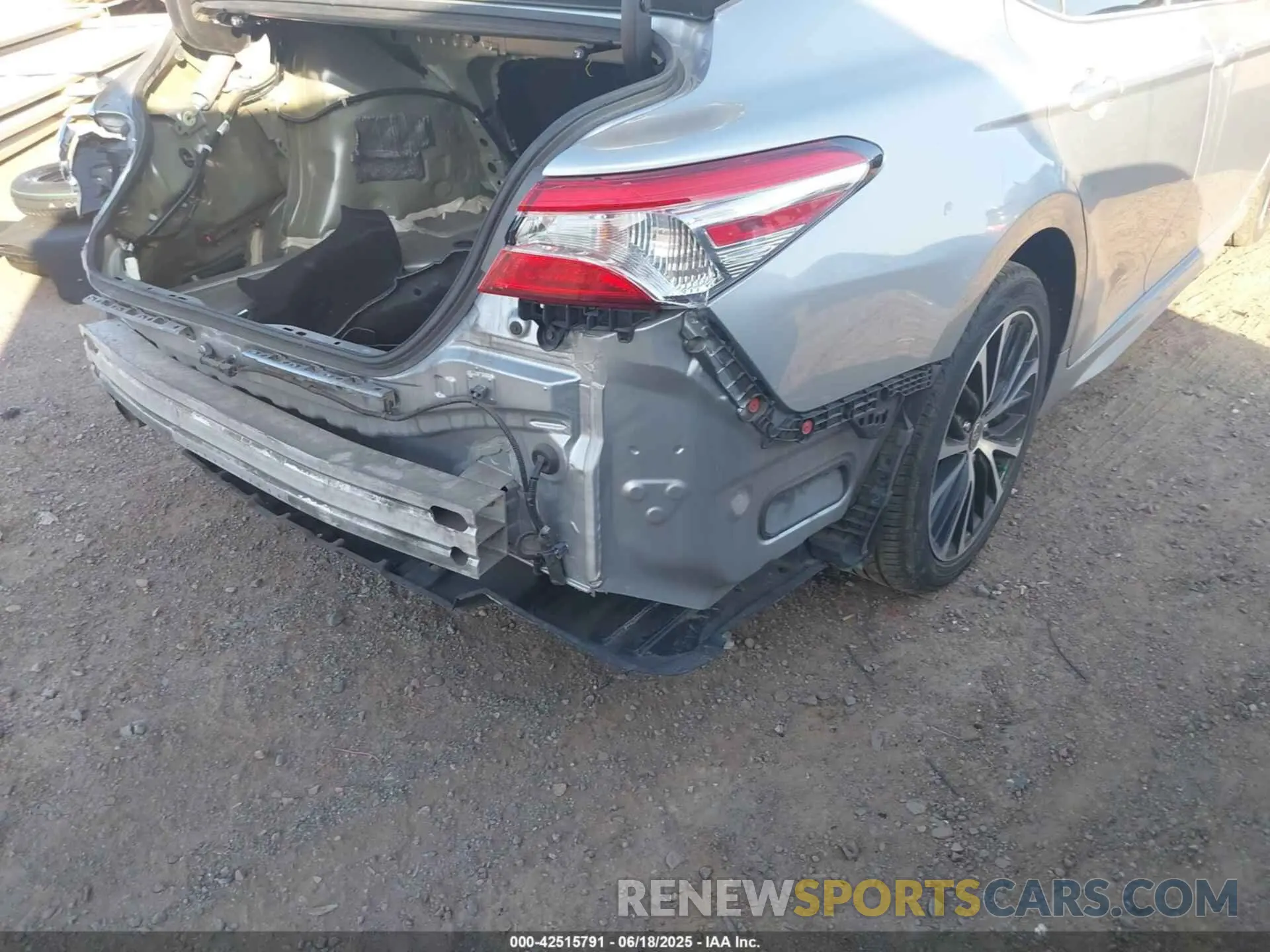 17 fotografías del automóvil dañado 4T1G31AK9LU544839 TOYOTA CAMRY 2020