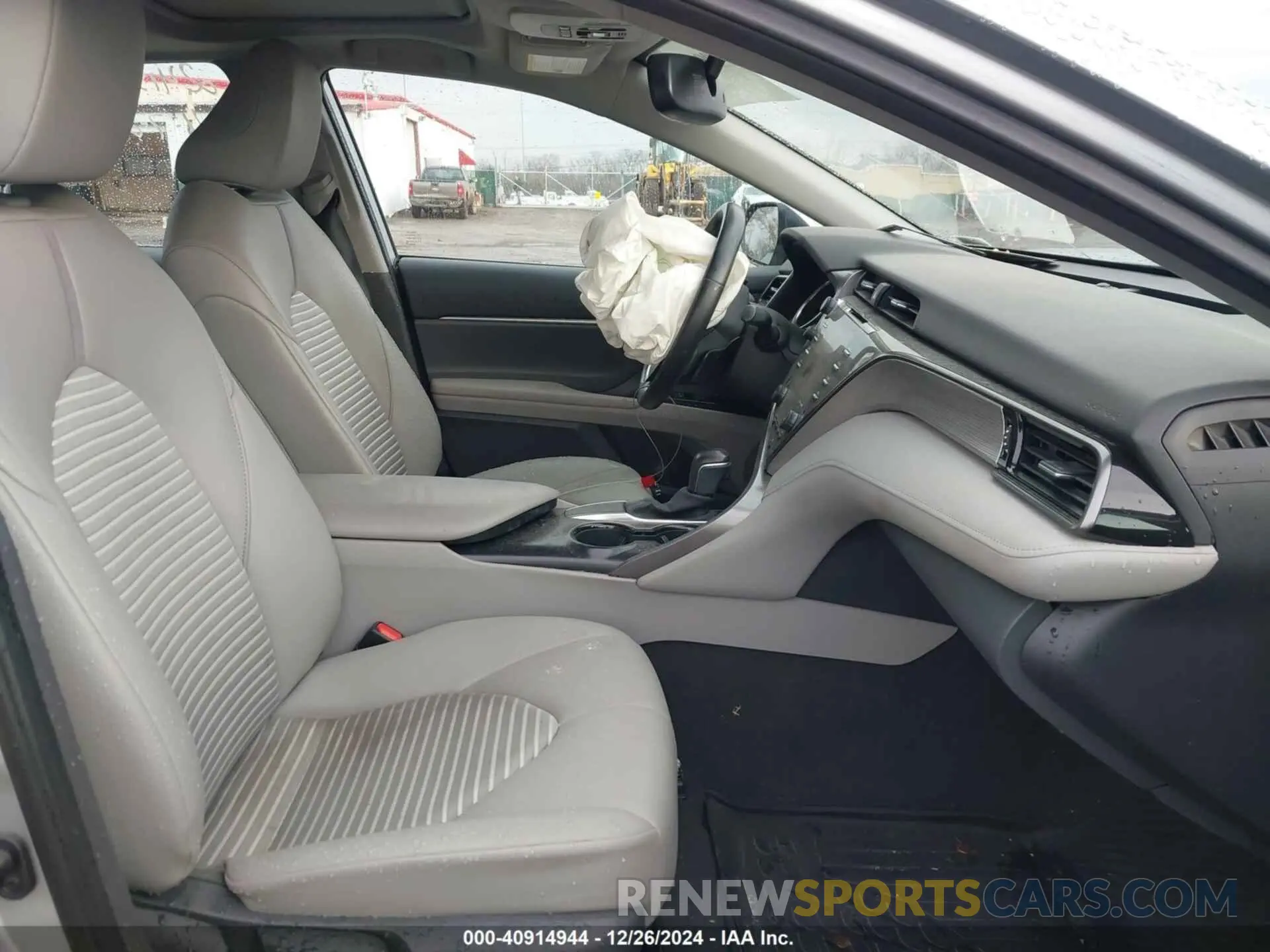 5 fotografías del automóvil dañado 4T1J11AK0LU887230 TOYOTA CAMRY 2020
