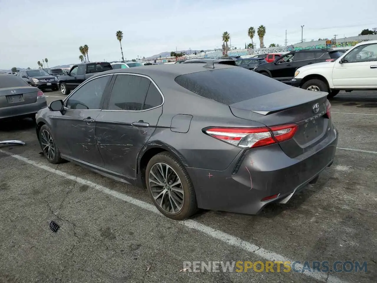 2 fotografías del automóvil dañado 4T1J11AK1LU891979 TOYOTA CAMRY 2020