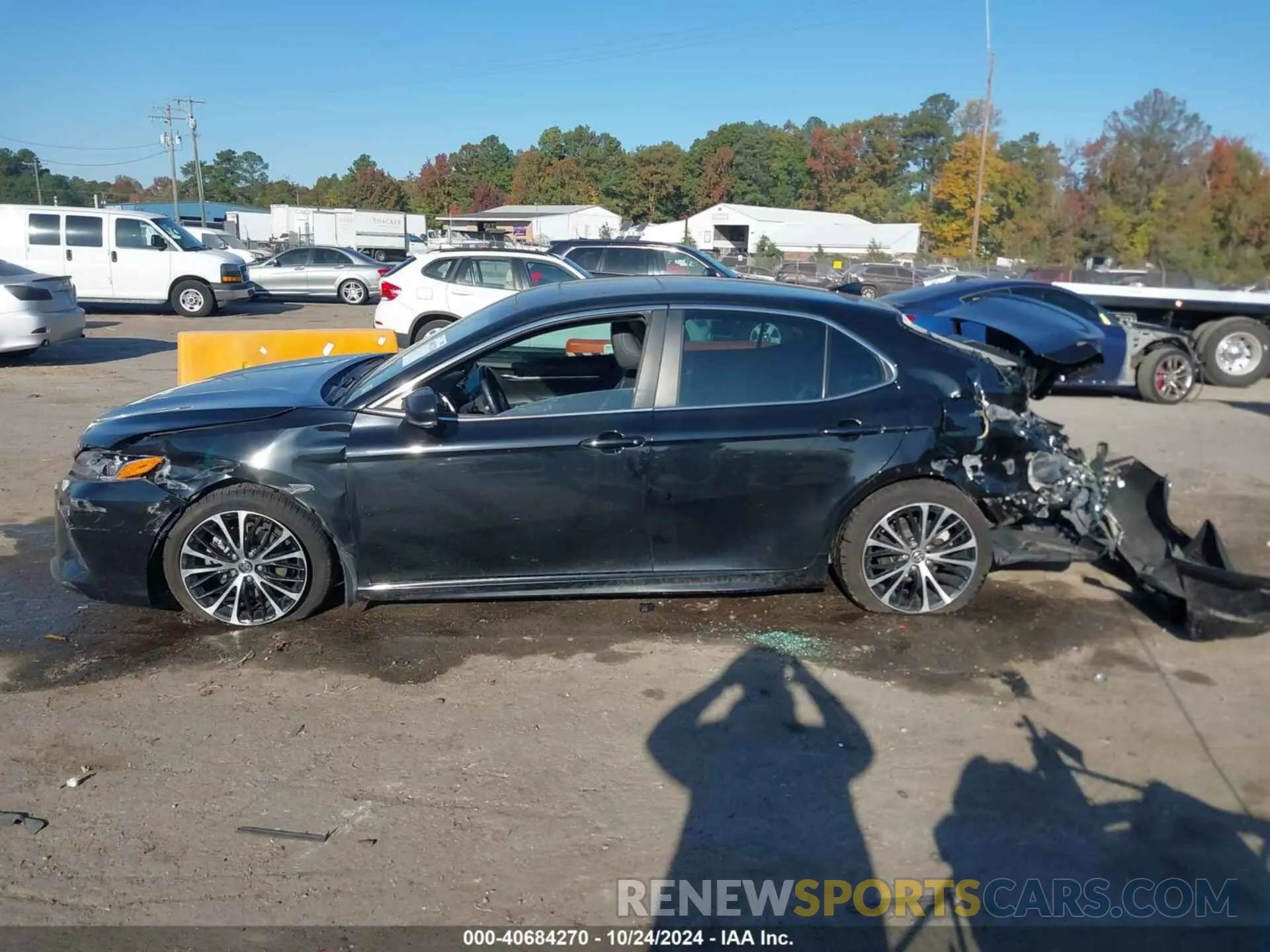 15 fotografías del automóvil dañado 4T1J11AK6LU932686 TOYOTA CAMRY 2020
