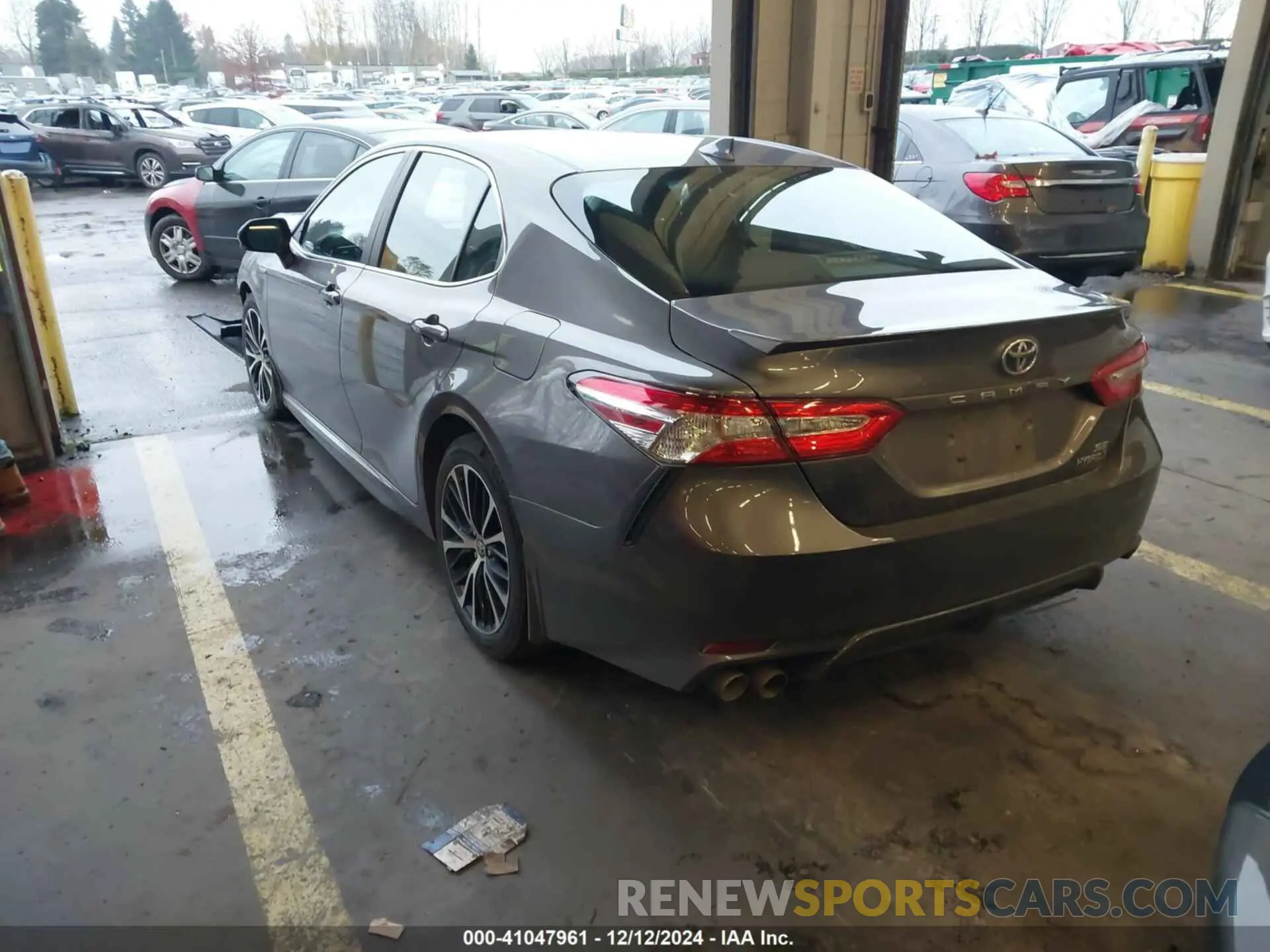 3 fotografías del automóvil dañado 4T1J31AK0LU543181 TOYOTA CAMRY 2020