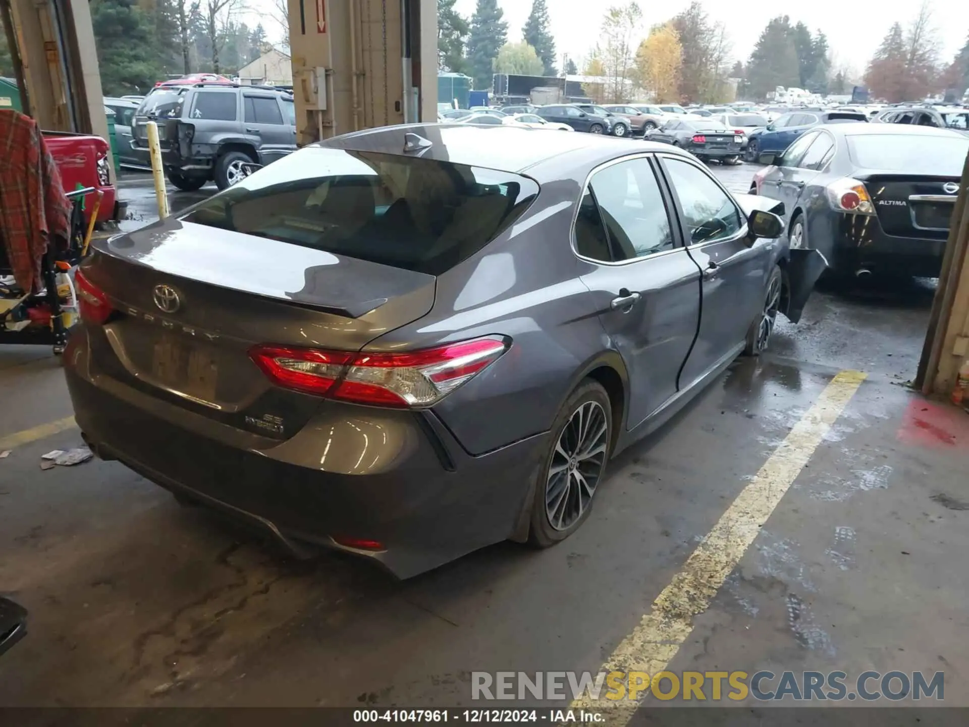 4 fotografías del automóvil dañado 4T1J31AK0LU543181 TOYOTA CAMRY 2020