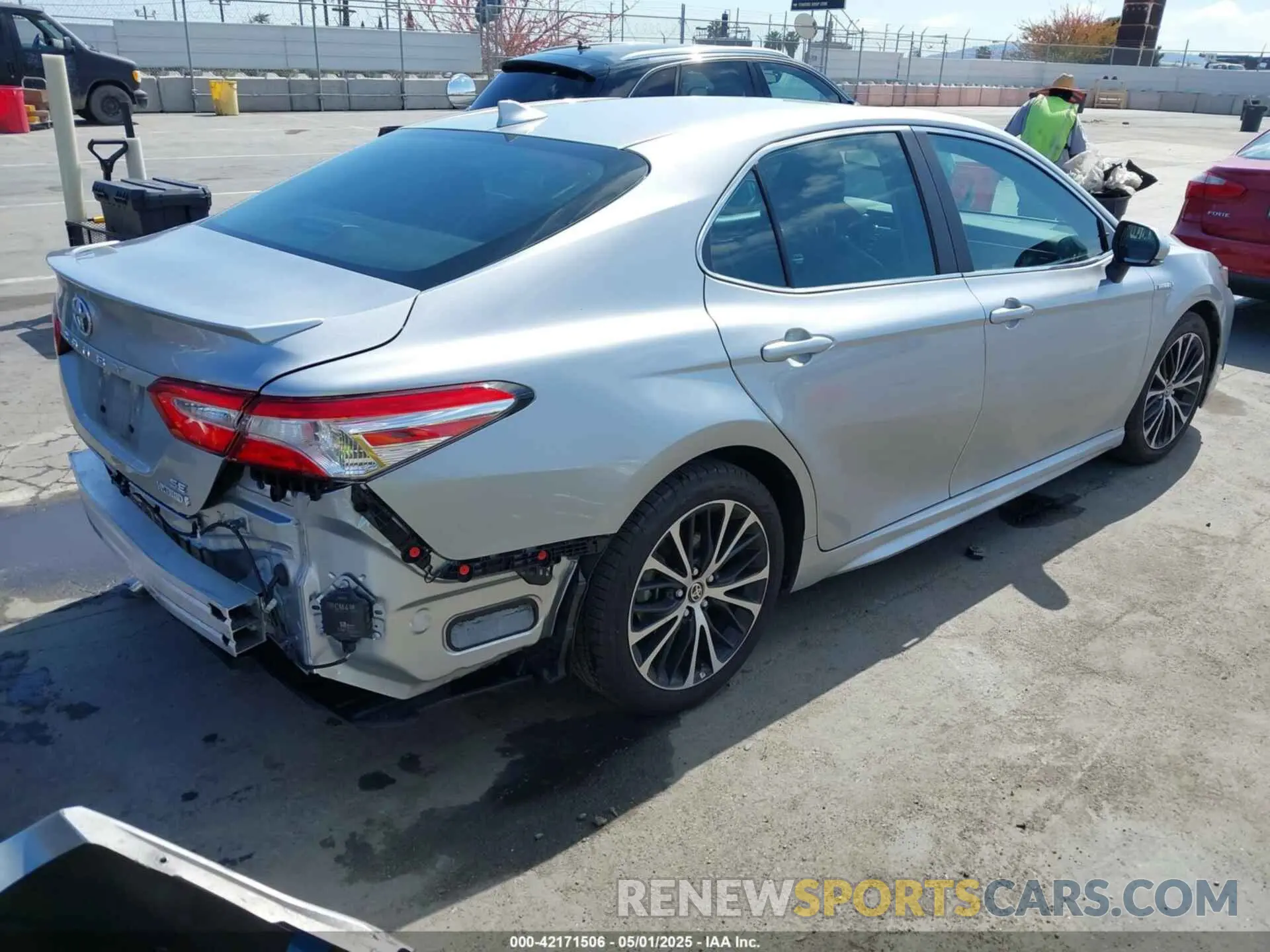 4 fotografías del automóvil dañado 4T1J31AK1LU537051 TOYOTA CAMRY 2020