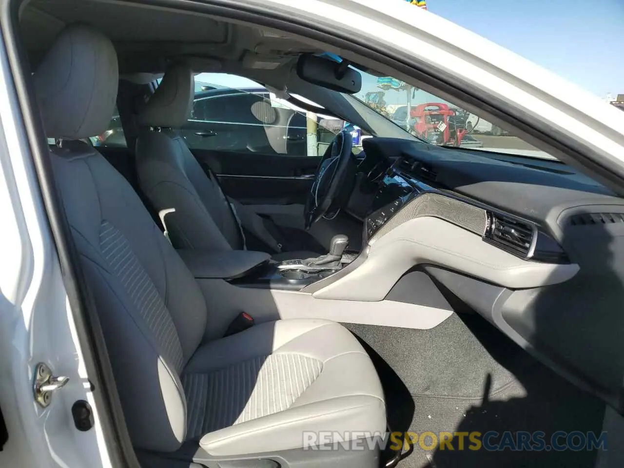 5 fotografías del automóvil dañado 4T1J31AK2LU009745 TOYOTA CAMRY 2020