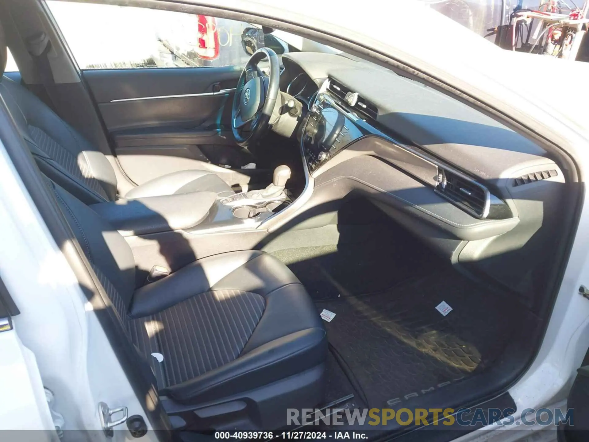 5 fotografías del automóvil dañado 4T1J31AK2LU542694 TOYOTA CAMRY 2020