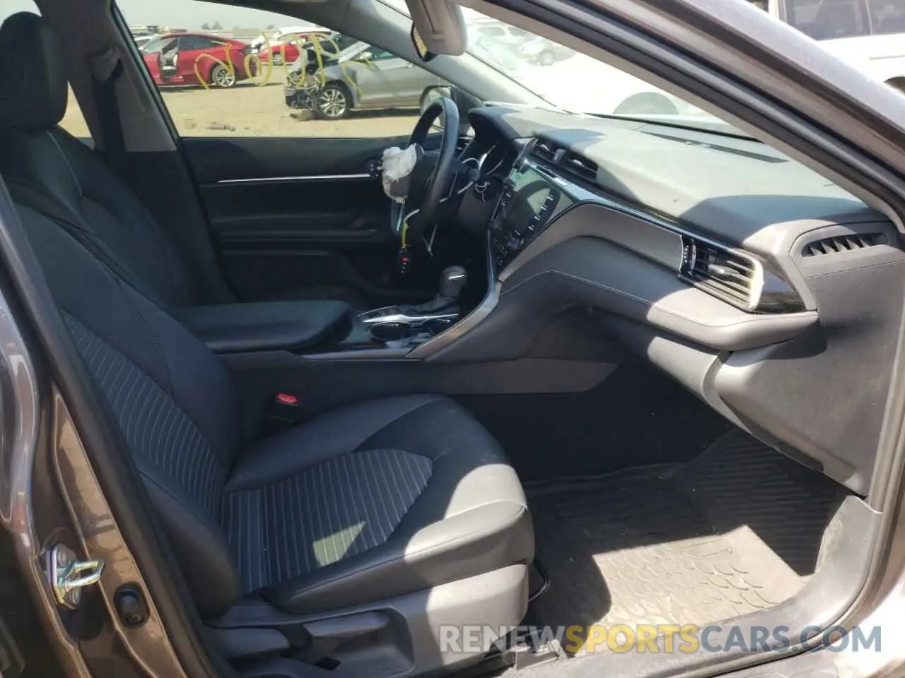 5 fotografías del automóvil dañado 4T1J31AK3LU014145 TOYOTA CAMRY 2020