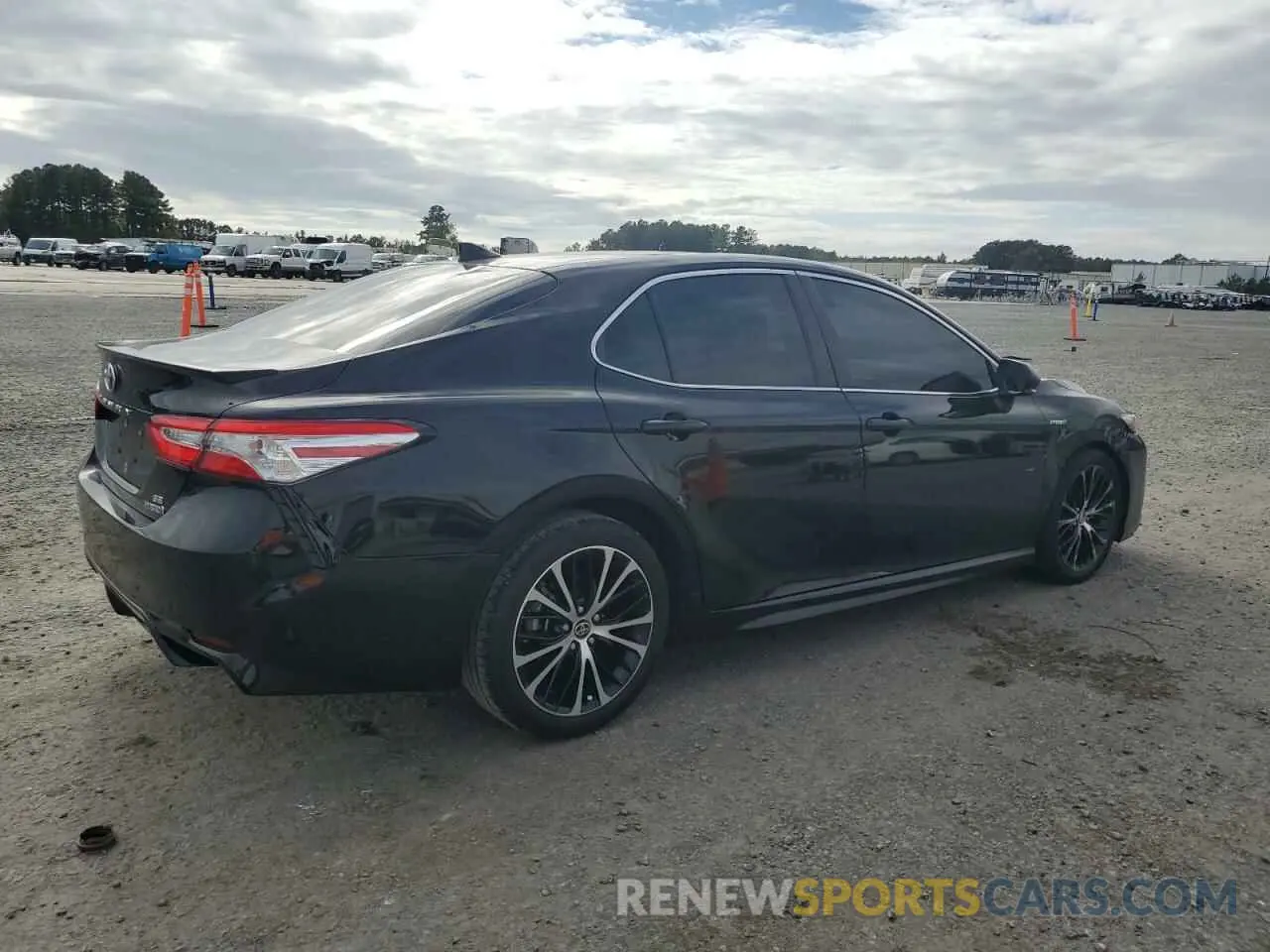 3 fotografías del automóvil dañado 4T1J31AK4LU012632 TOYOTA CAMRY 2020