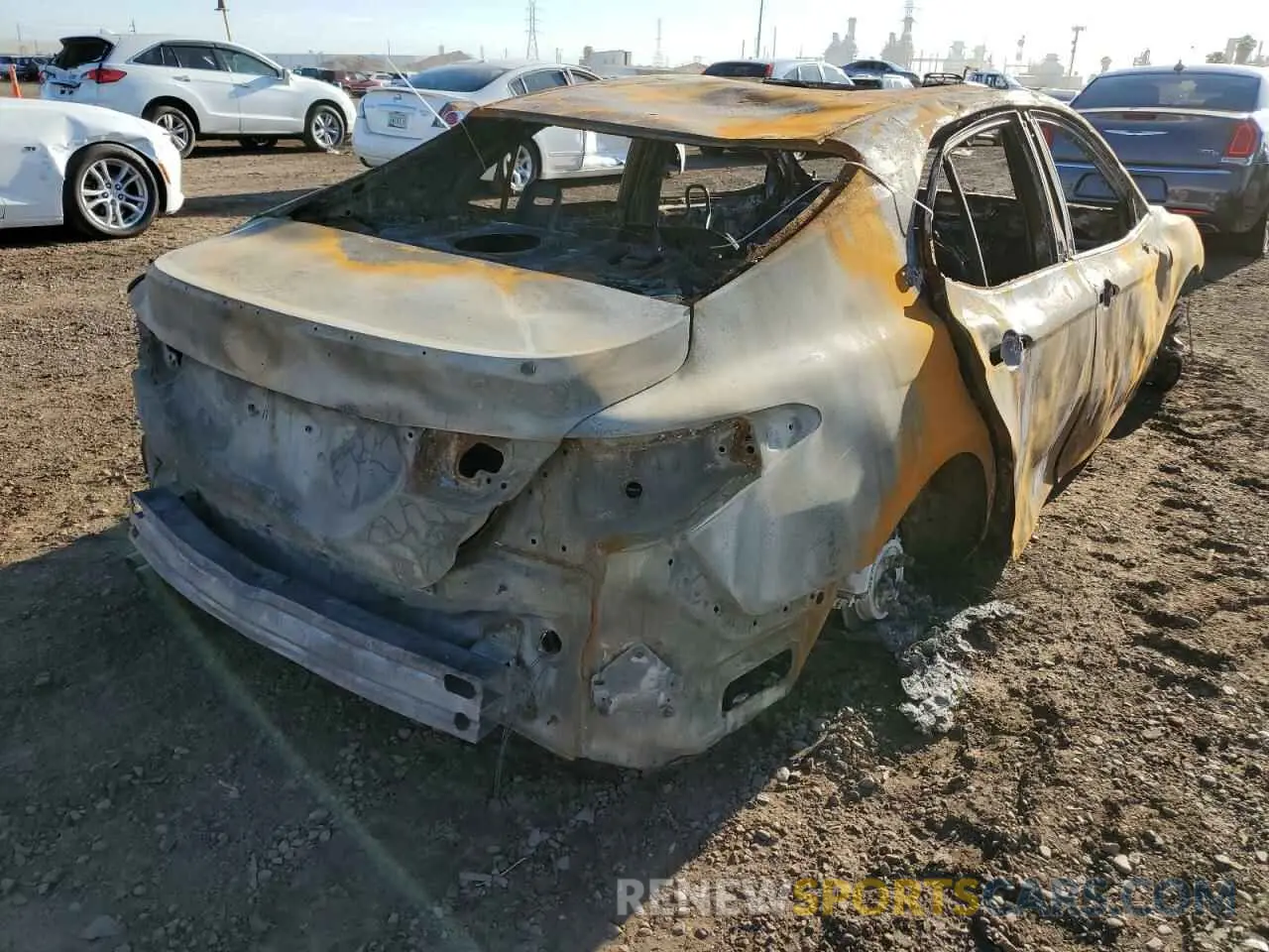 4 fotografías del automóvil dañado 4T1J31AK8LU527990 TOYOTA CAMRY 2020