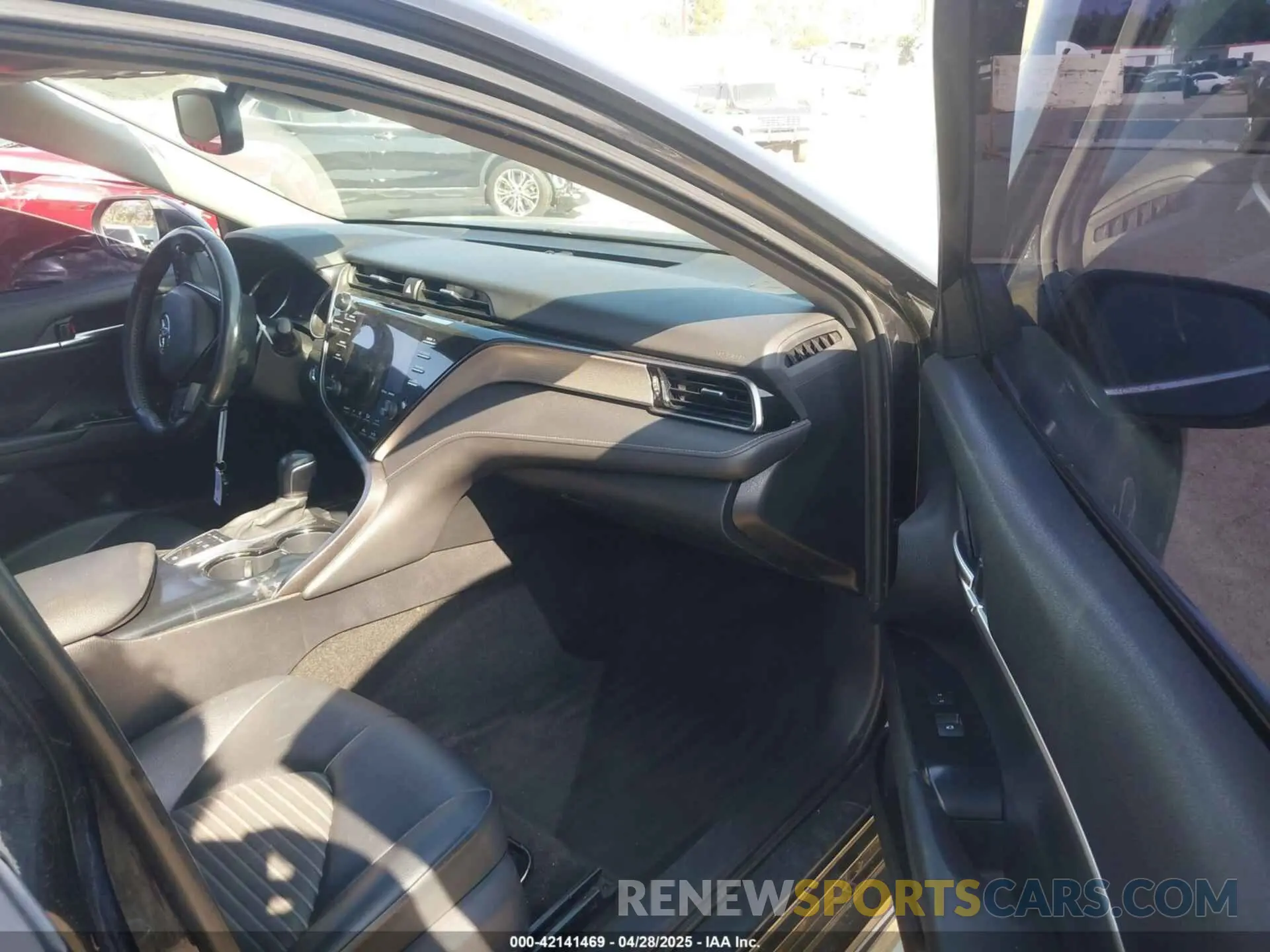 5 fotografías del automóvil dañado 4T1J31AK9LU016711 TOYOTA CAMRY 2020