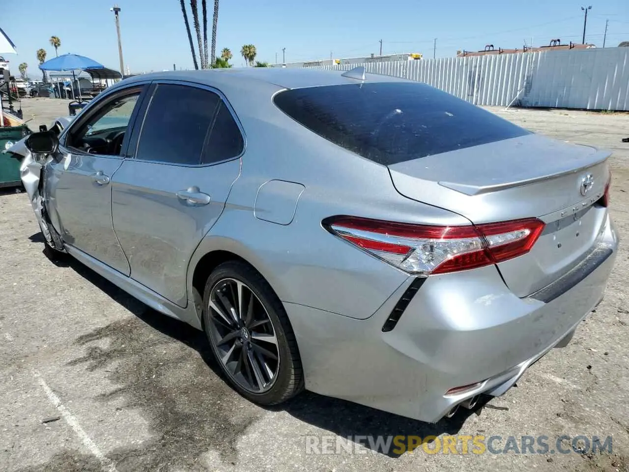 2 fotografías del automóvil dañado 4T1K61AK1LU870474 TOYOTA CAMRY 2020