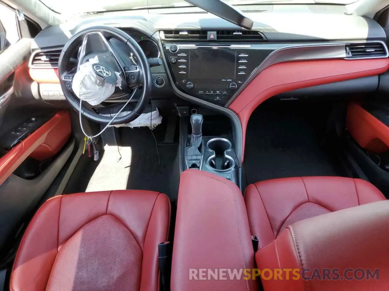 8 fotografías del automóvil dañado 4T1K61AK1LU870474 TOYOTA CAMRY 2020