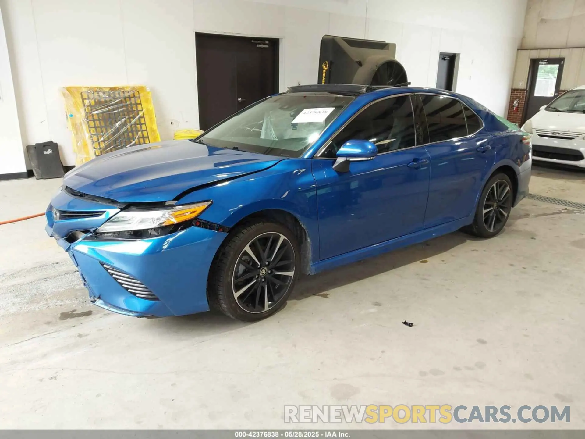 2 fotografías del automóvil dañado 4T1K61AK2LU395451 TOYOTA CAMRY 2020