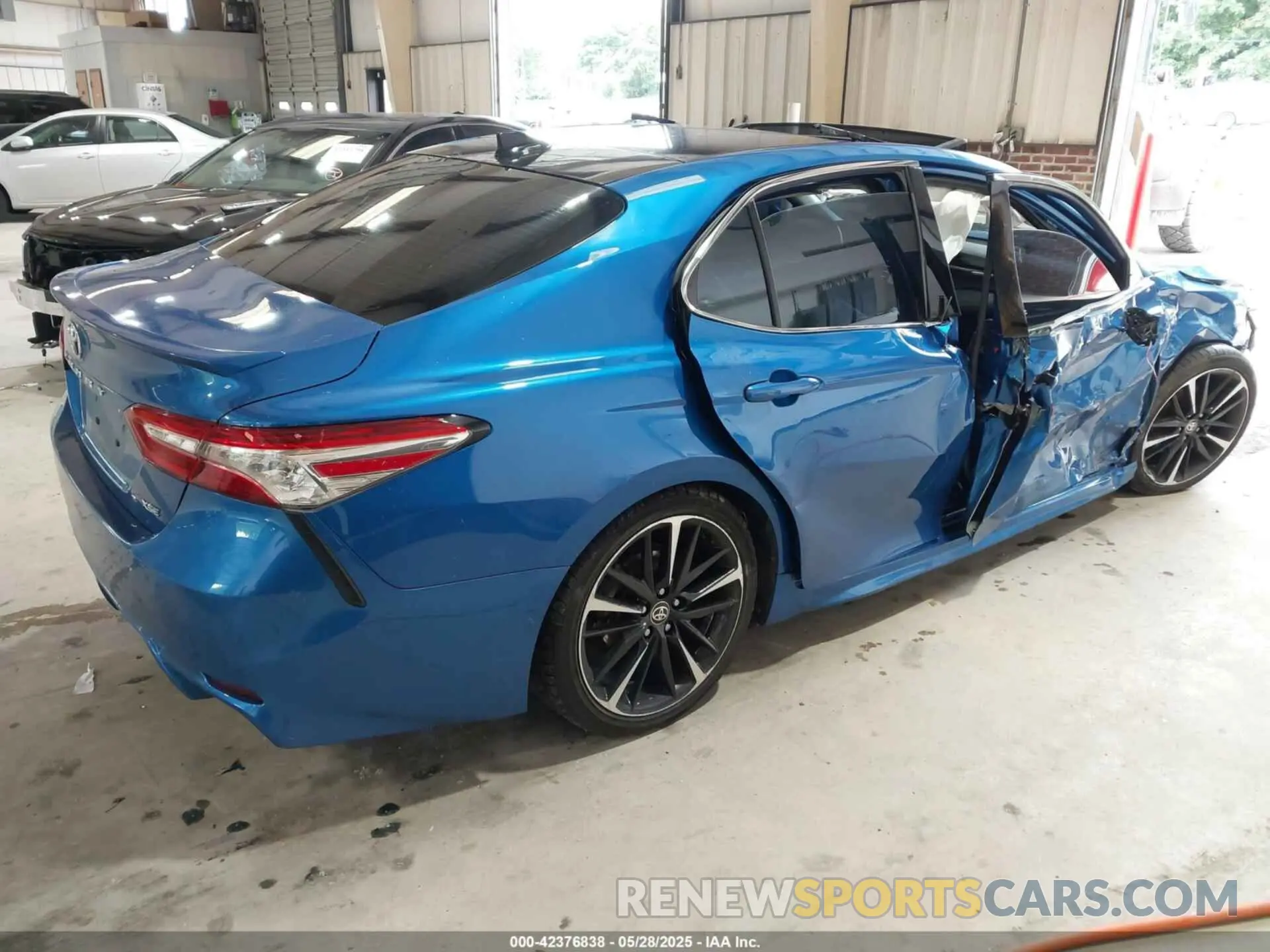 4 fotografías del automóvil dañado 4T1K61AK2LU395451 TOYOTA CAMRY 2020