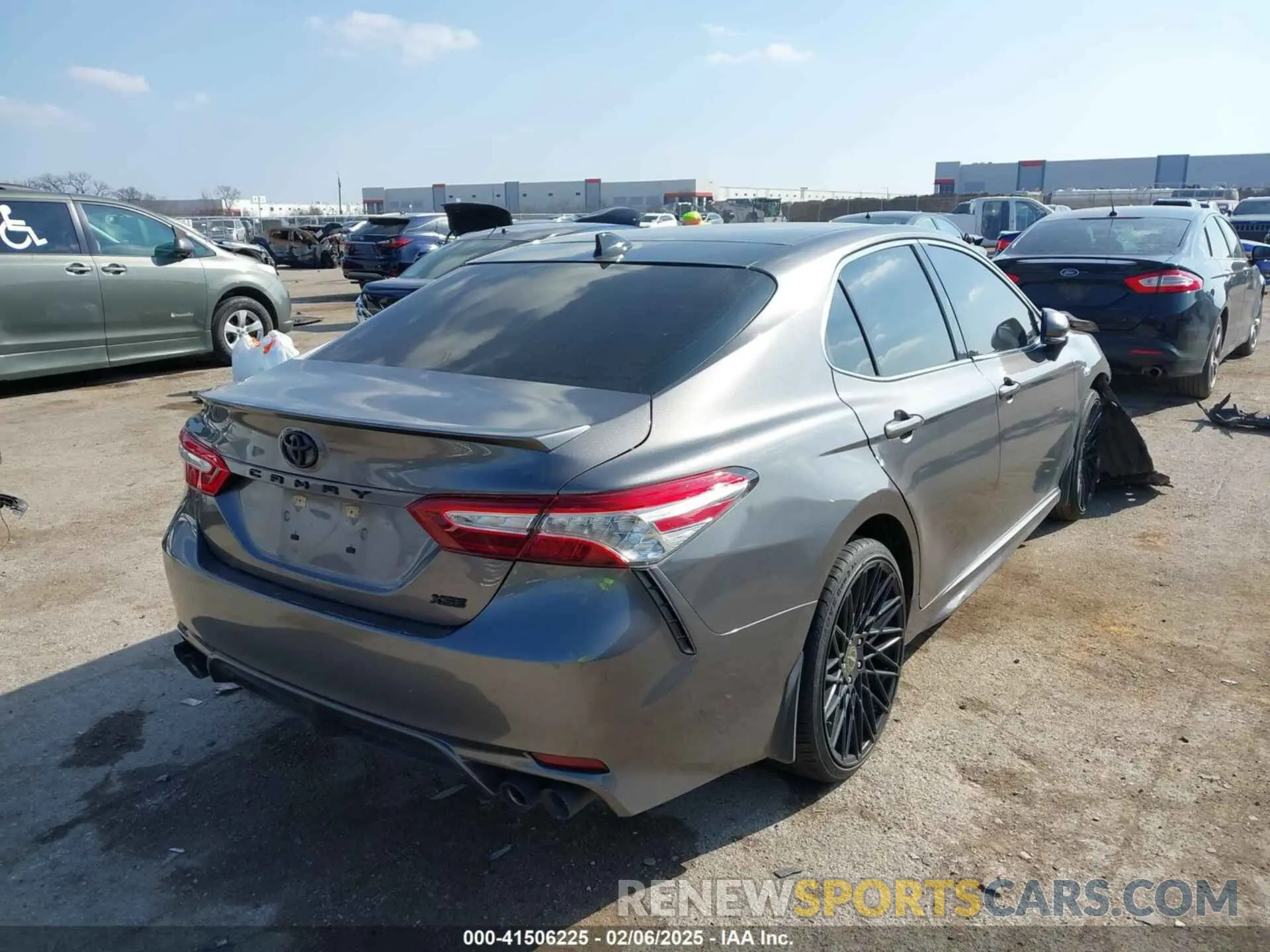 4 fotografías del automóvil dañado 4T1K61AK2LU915924 TOYOTA CAMRY 2020