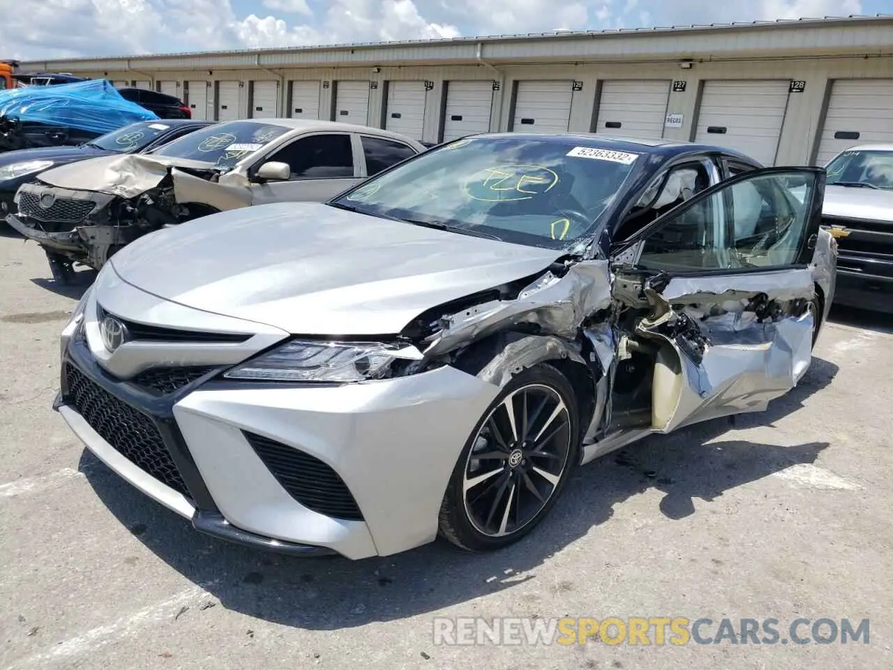 2 fotografías del automóvil dañado 4T1K61AK3LU358635 TOYOTA CAMRY 2020