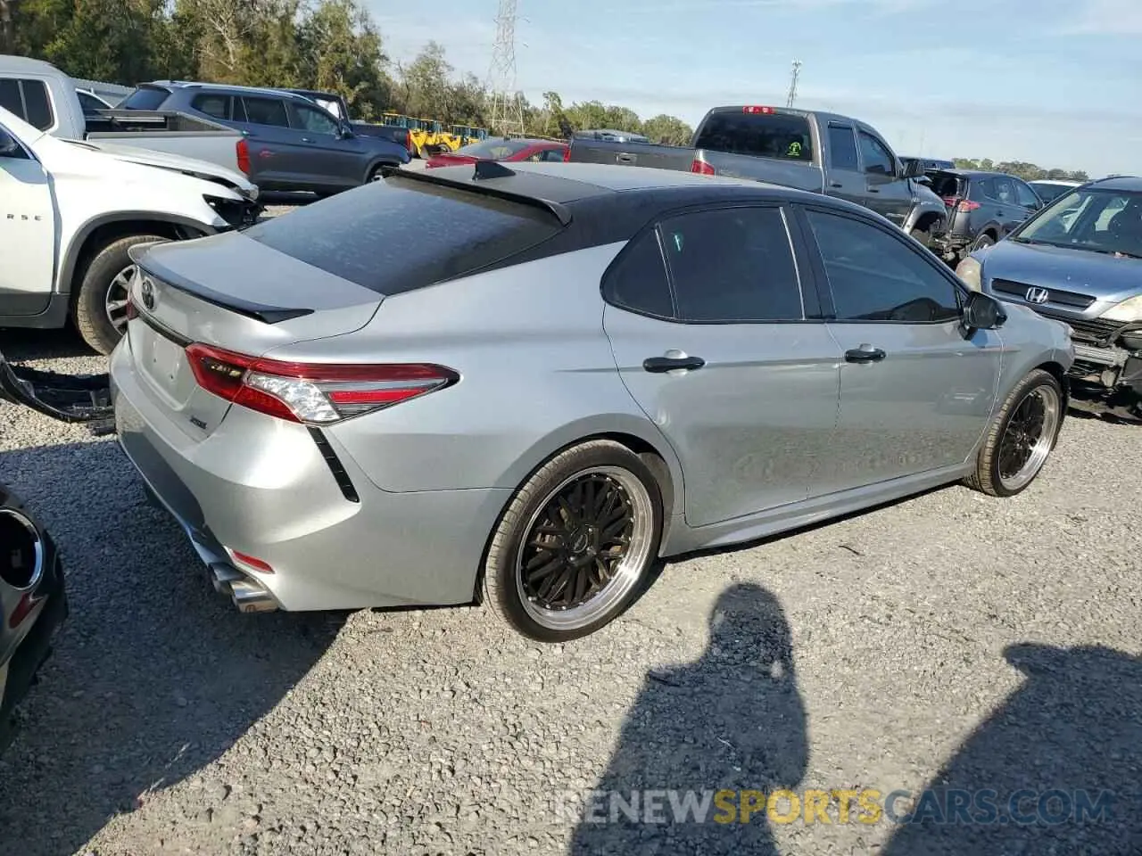 3 fotografías del automóvil dañado 4T1K61AK3LU362975 TOYOTA CAMRY 2020