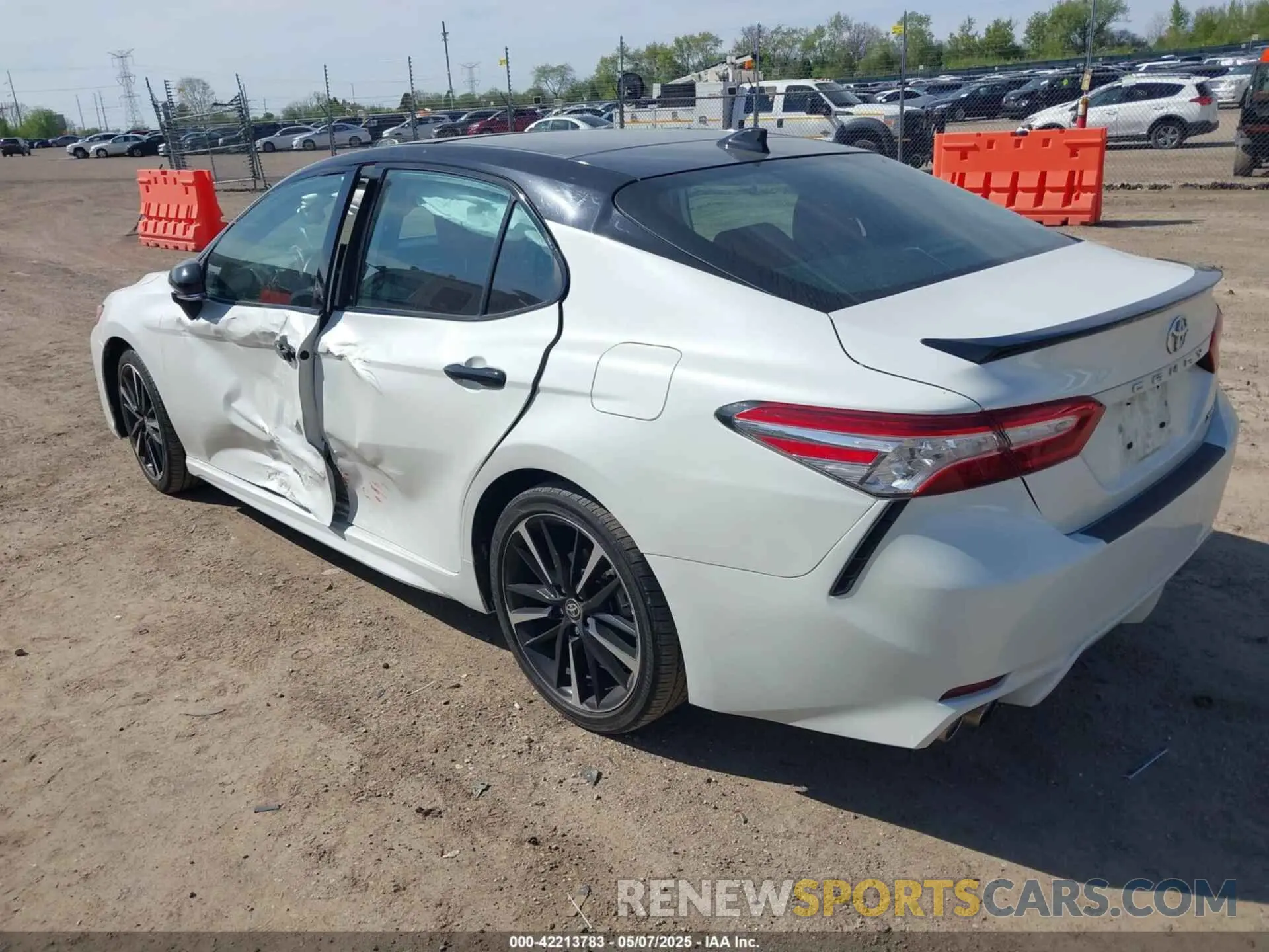 3 fotografías del automóvil dañado 4T1K61AK3LU363429 TOYOTA CAMRY 2020