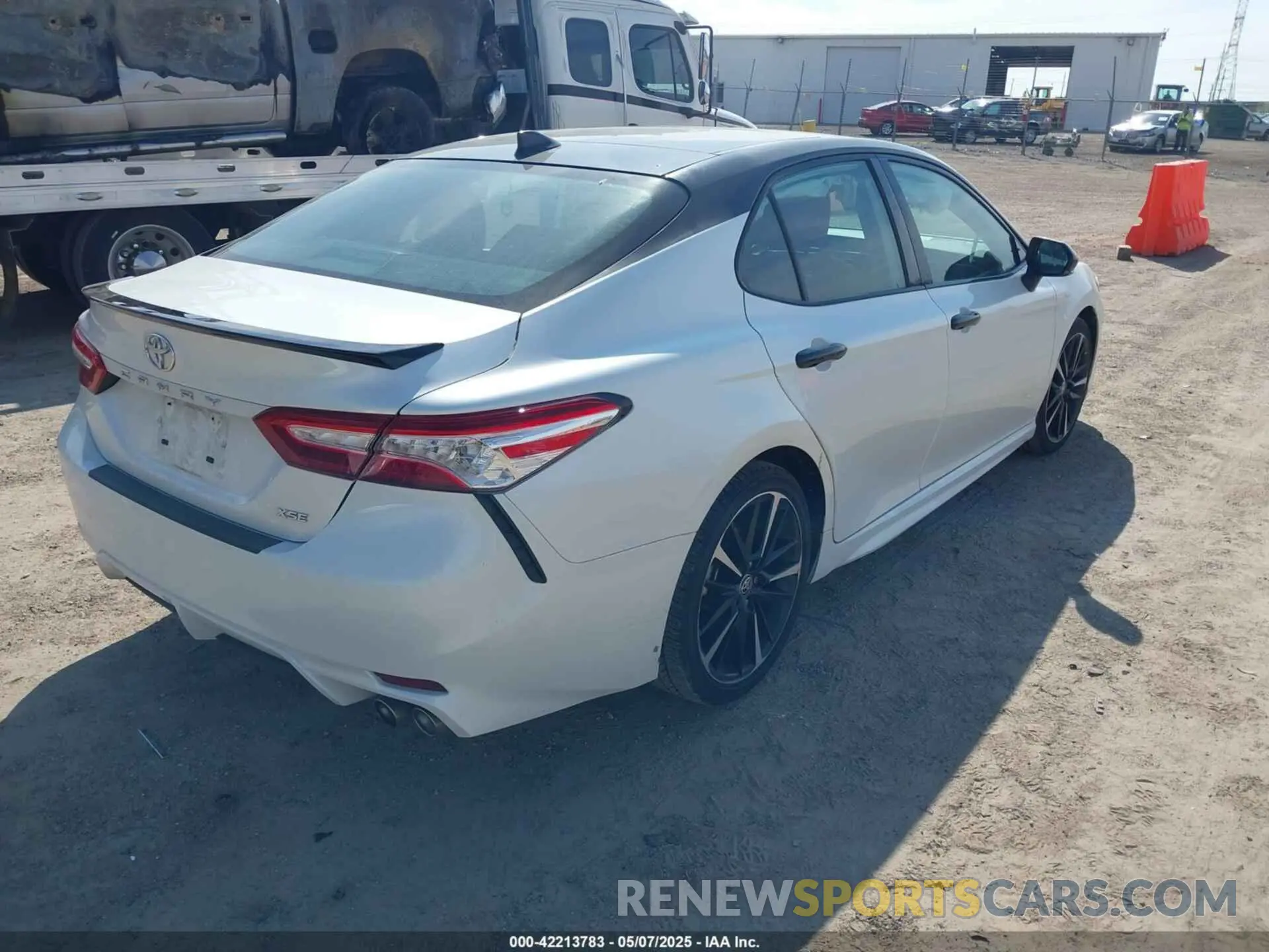 4 fotografías del automóvil dañado 4T1K61AK3LU363429 TOYOTA CAMRY 2020