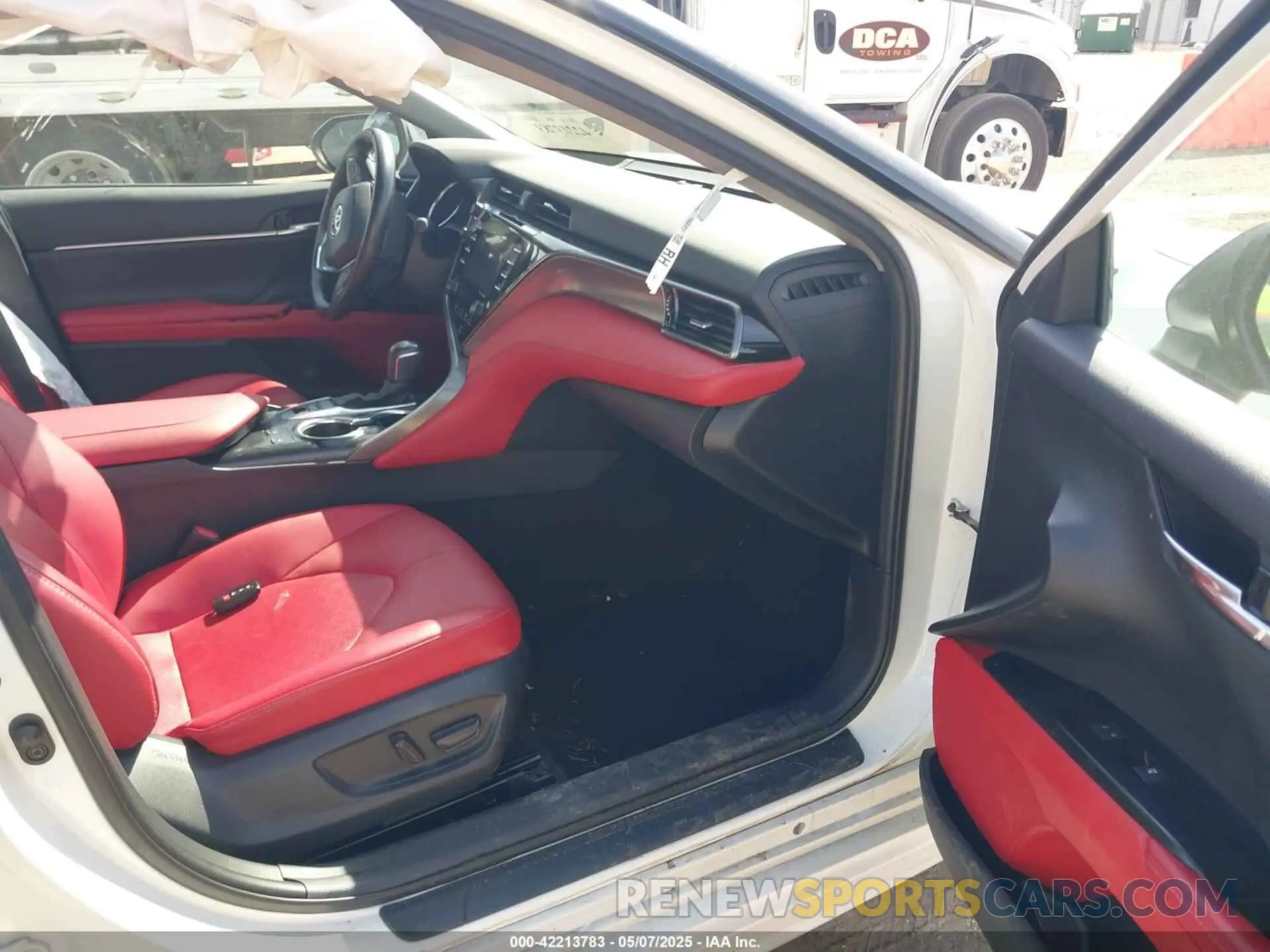 5 fotografías del automóvil dañado 4T1K61AK3LU363429 TOYOTA CAMRY 2020