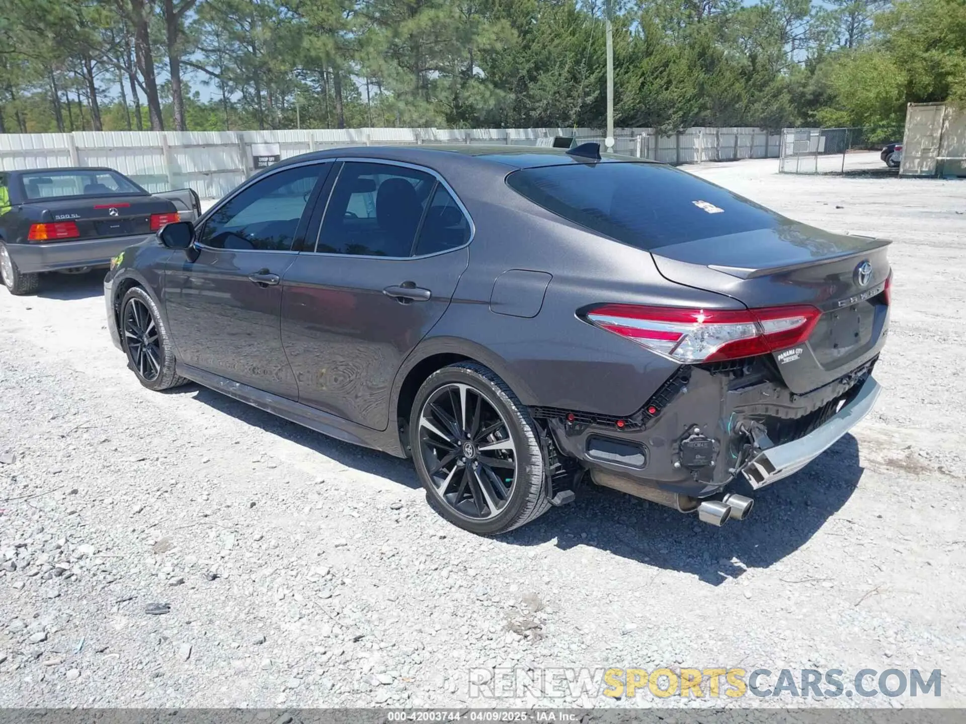 3 fotografías del automóvil dañado 4T1K61AK4LU504704 TOYOTA CAMRY 2020