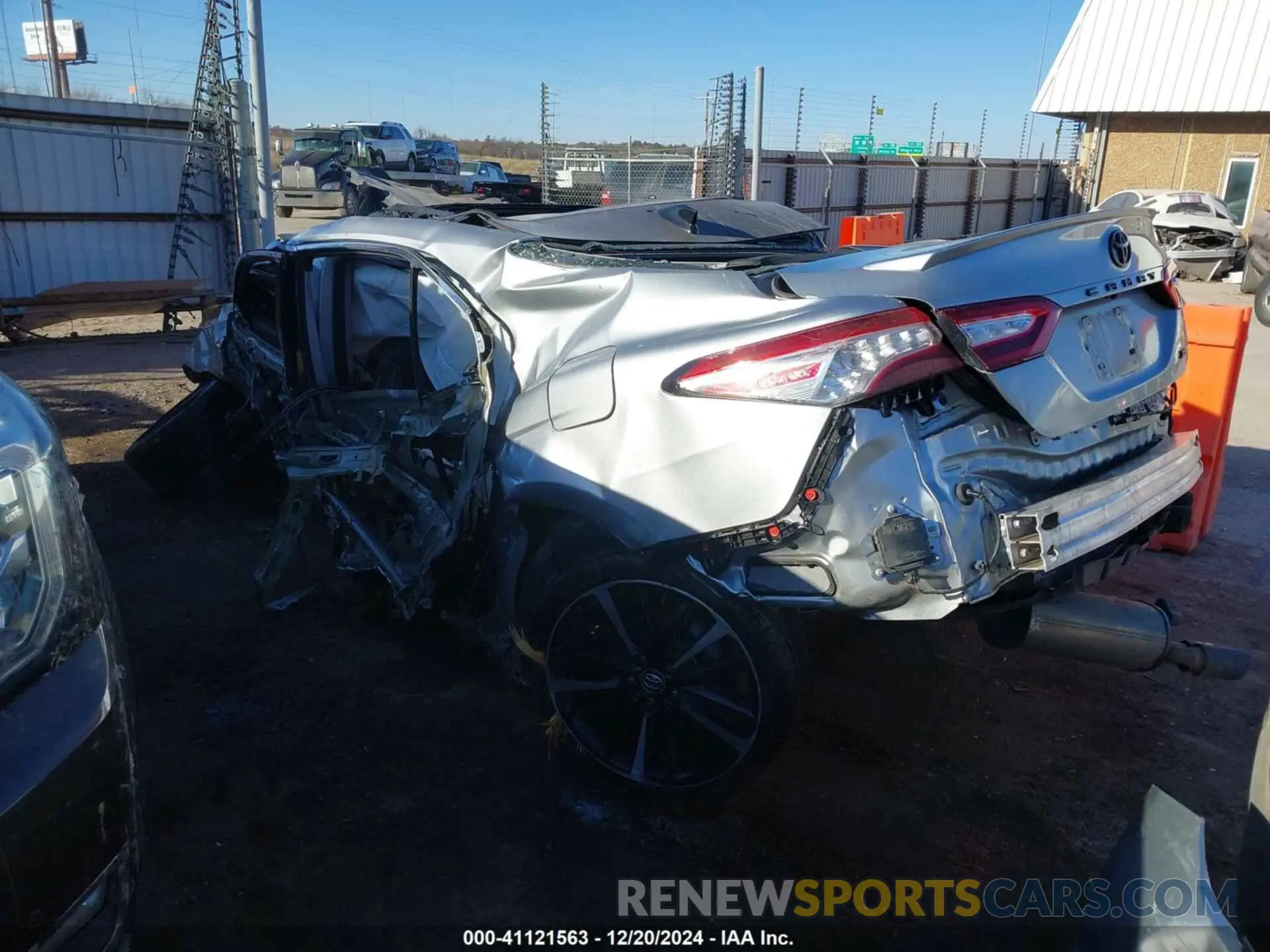 3 fotografías del automóvil dañado 4T1K61AK4LU921997 TOYOTA CAMRY 2020