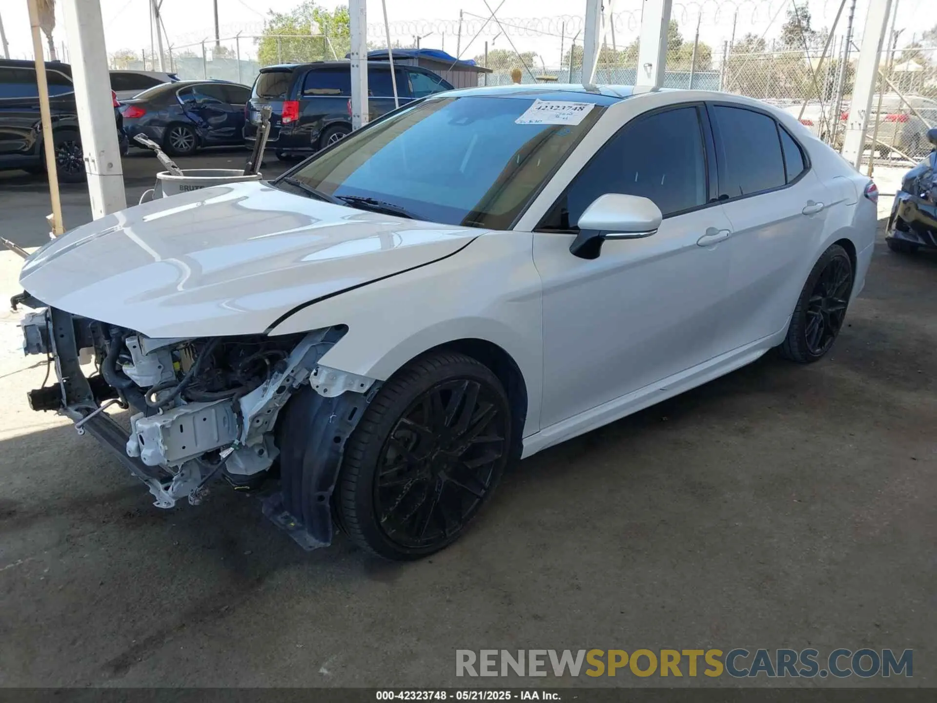 2 fotografías del automóvil dañado 4T1K61AK4LU980970 TOYOTA CAMRY 2020
