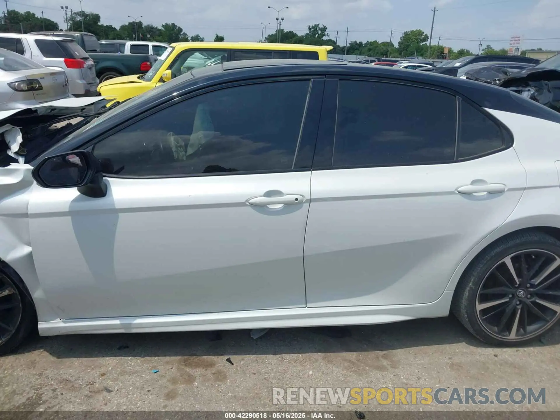 15 fotografías del automóvil dañado 4T1K61AK6LU333969 TOYOTA CAMRY 2020