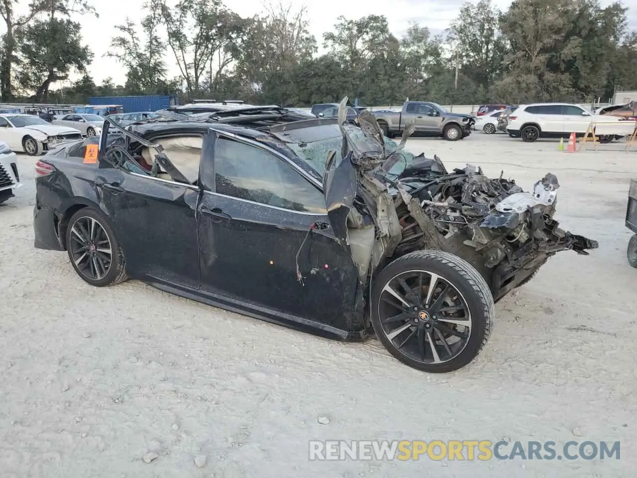 4 fotografías del automóvil dañado 4T1K61AK6LU385392 TOYOTA CAMRY 2020