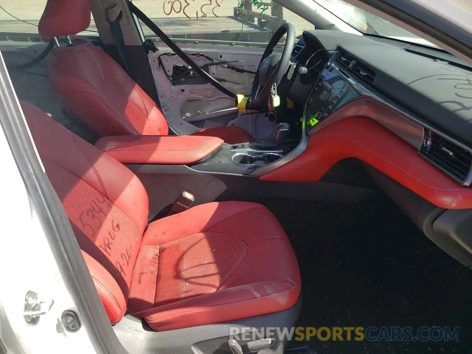 5 fotografías del automóvil dañado 4T1K61AK7LU354930 TOYOTA CAMRY 2020
