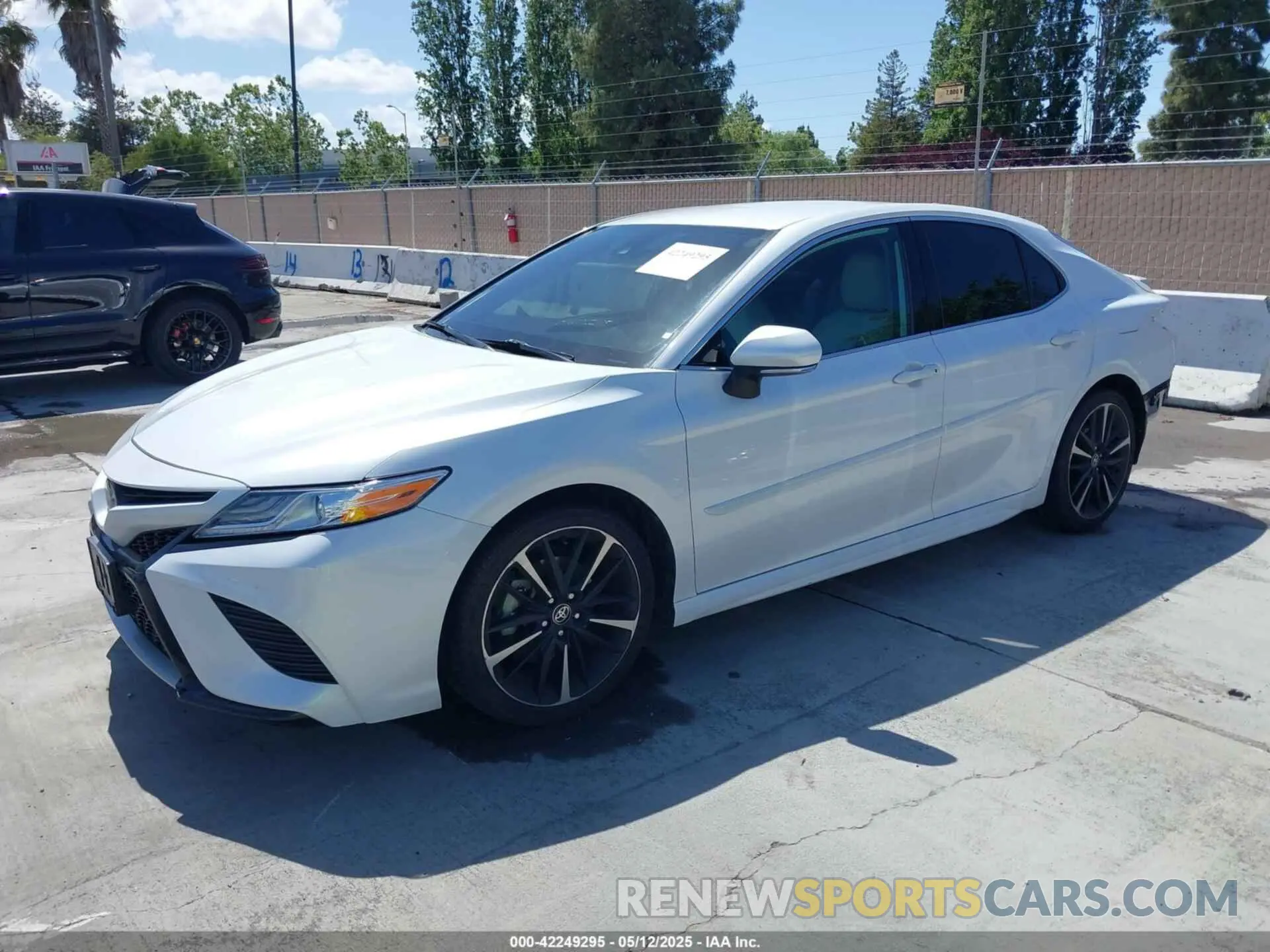2 fotografías del automóvil dañado 4T1K61AK7LU504261 TOYOTA CAMRY 2020