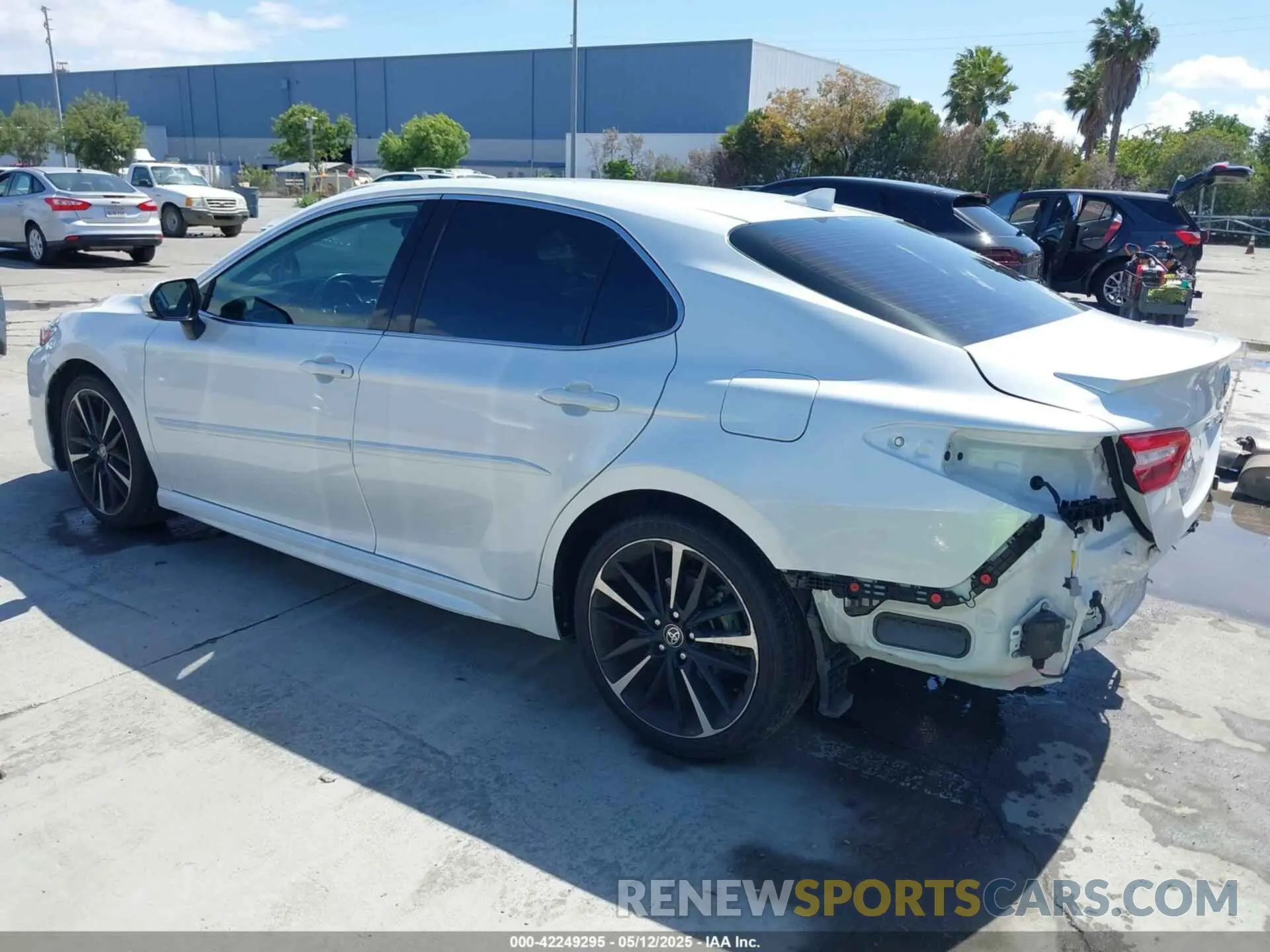 3 fotografías del automóvil dañado 4T1K61AK7LU504261 TOYOTA CAMRY 2020