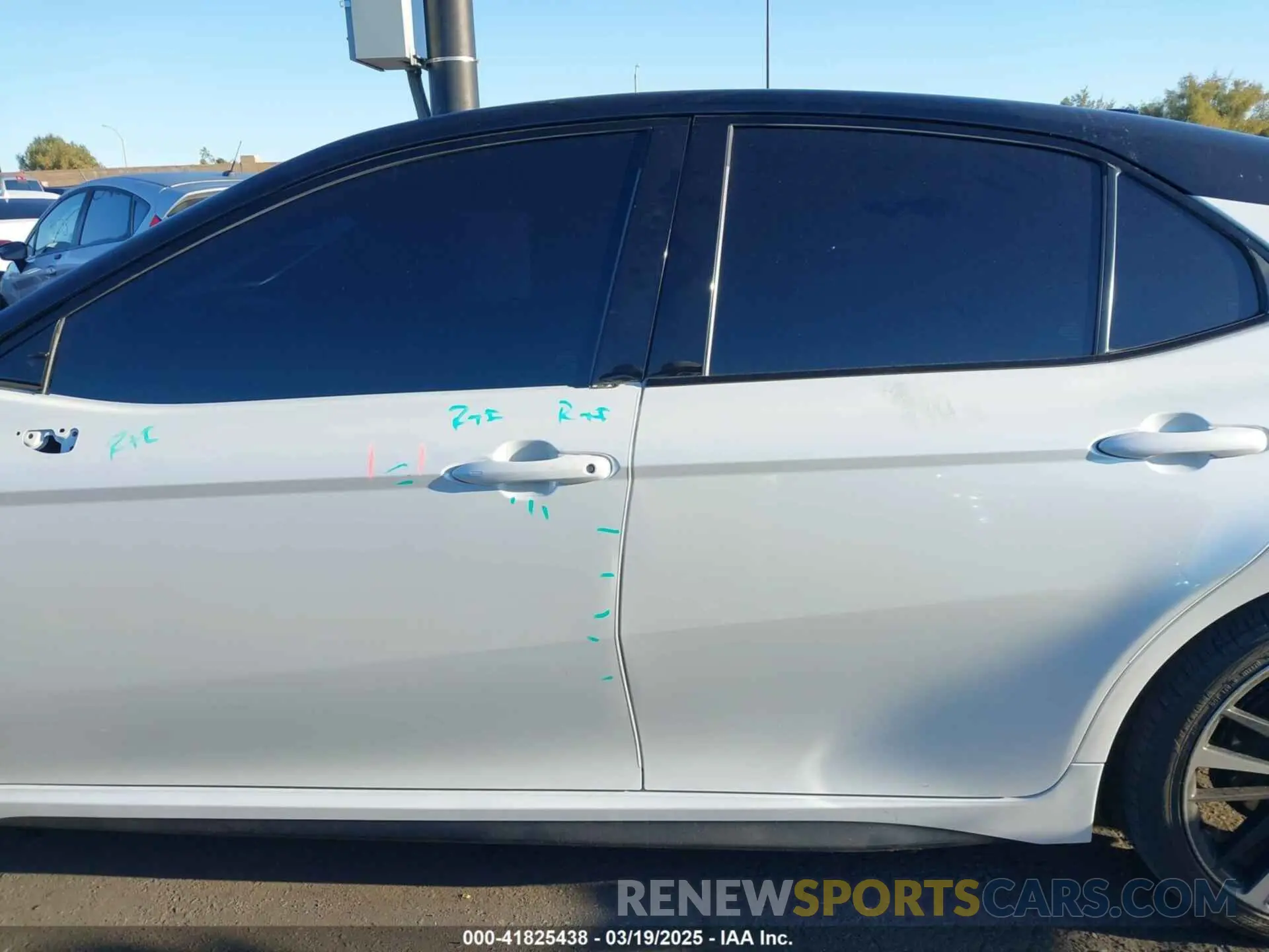15 fotografías del automóvil dañado 4T1K61AK8LU368030 TOYOTA CAMRY 2020