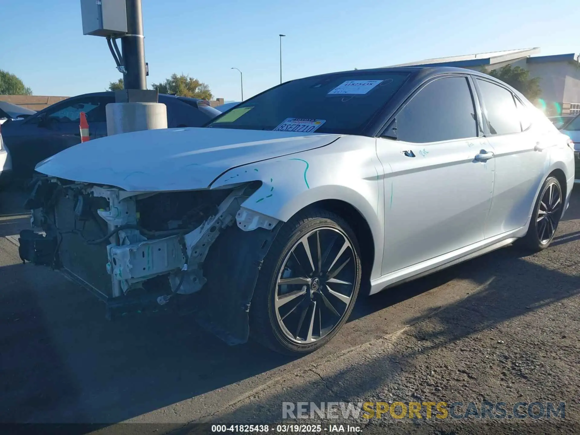 2 fotografías del automóvil dañado 4T1K61AK8LU368030 TOYOTA CAMRY 2020